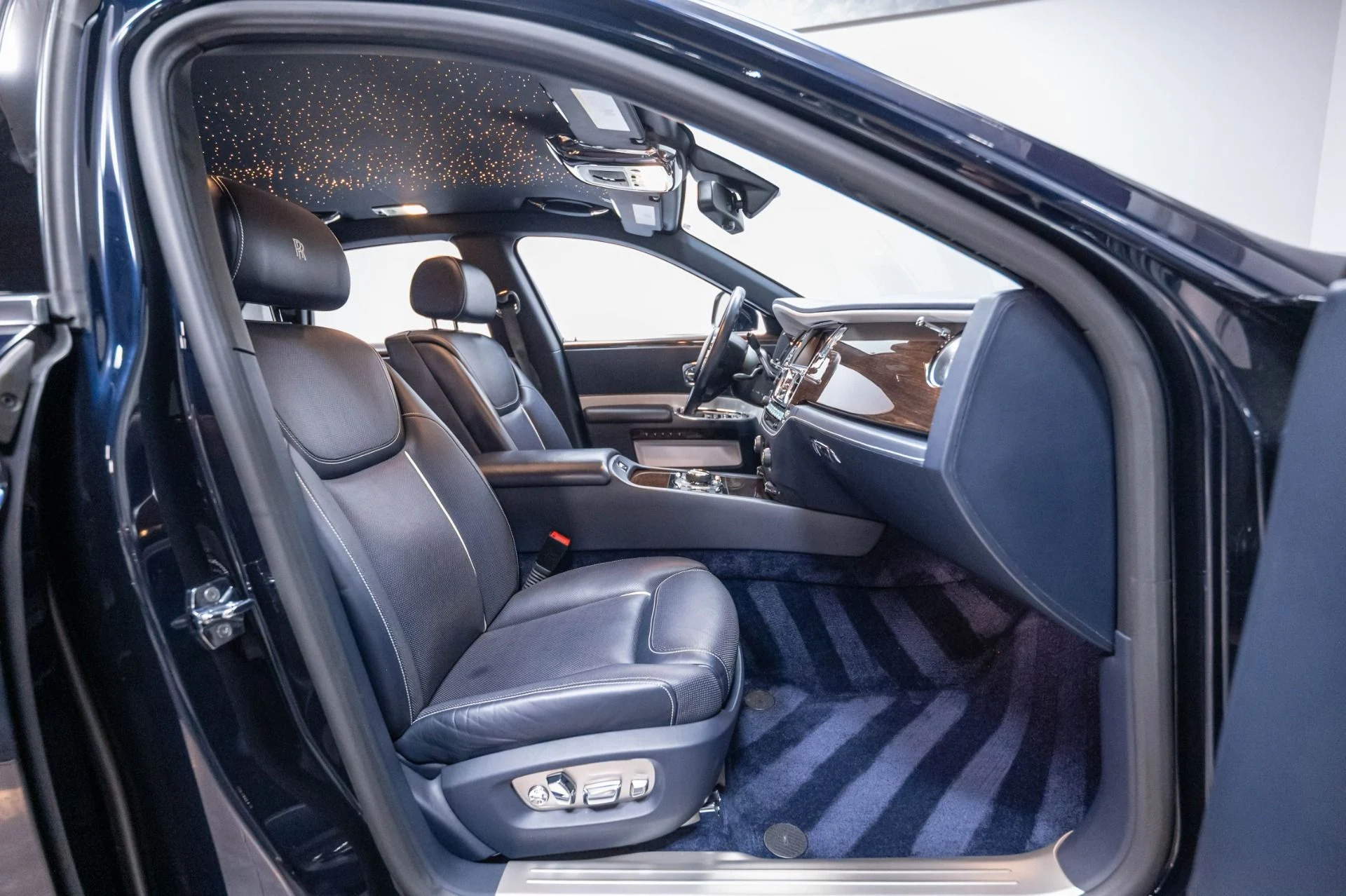 mph043_3579416556_Used_2018_Rolls_Royce_Ghost_Base_1786492649_8cb20c1816