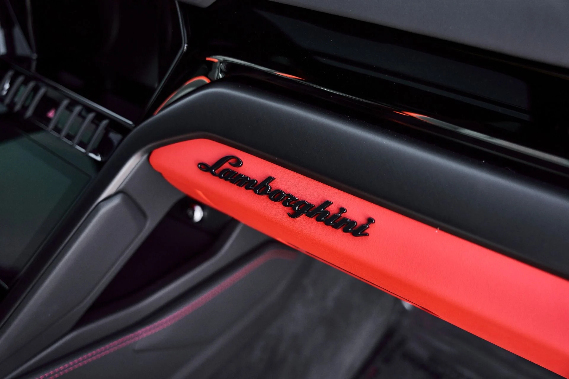 mph043_3599593075_Used_2023_Lamborghini_Urus_S_1780536000_3c66910964