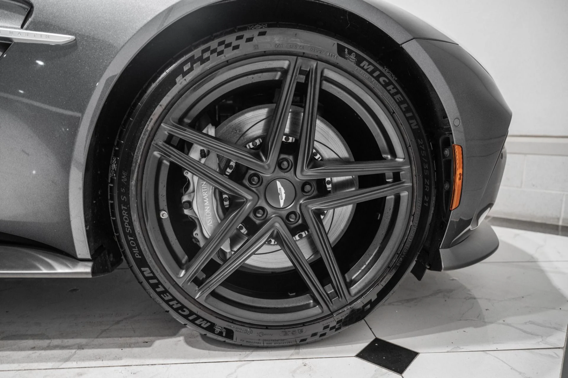 mph043_3610709098_Used_2025_Aston_Martin_Vantage_1784563036_473f56db82