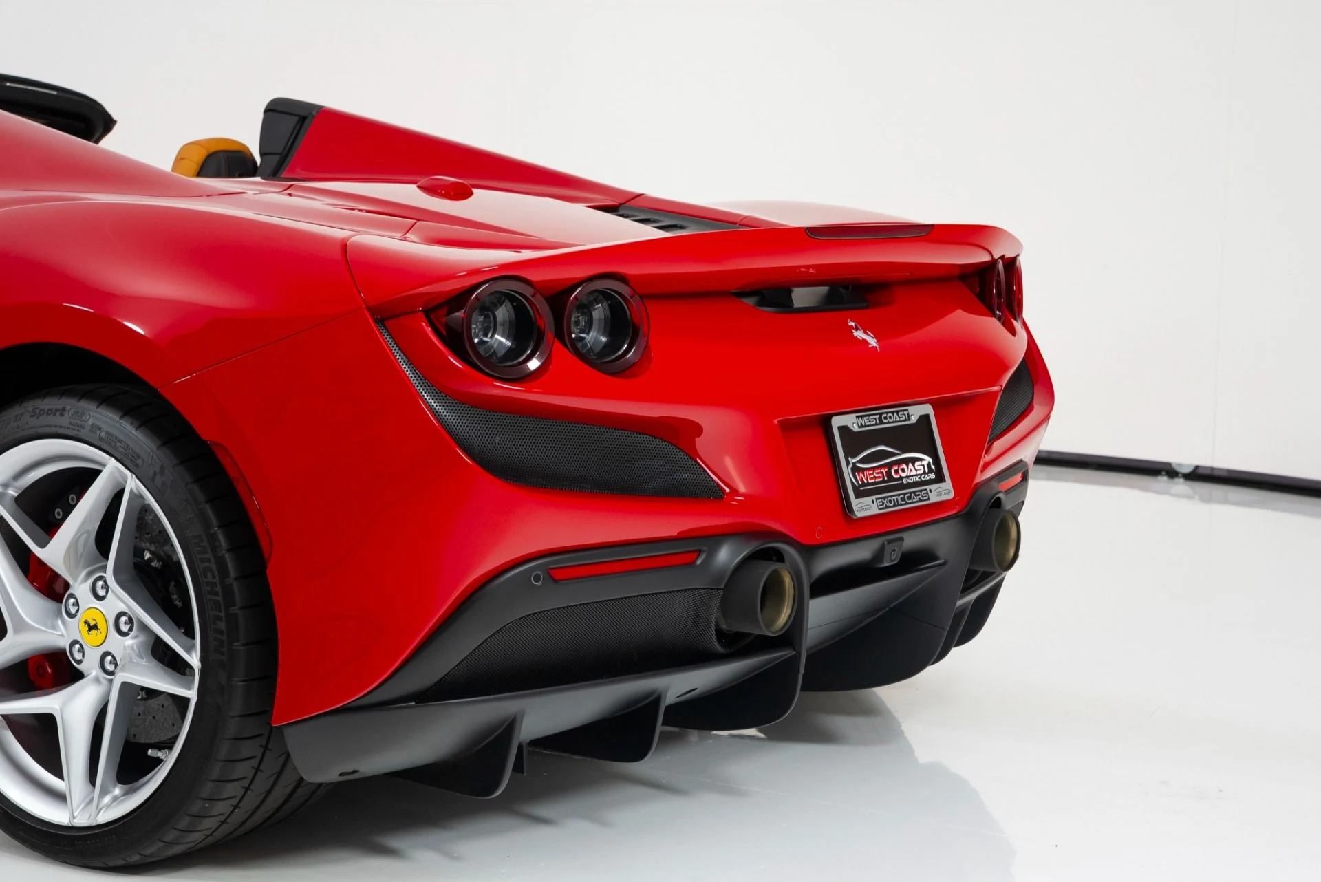 mph043_3618829844_Used_2021_Ferrari_F8_Spider_1757957136_9170369389