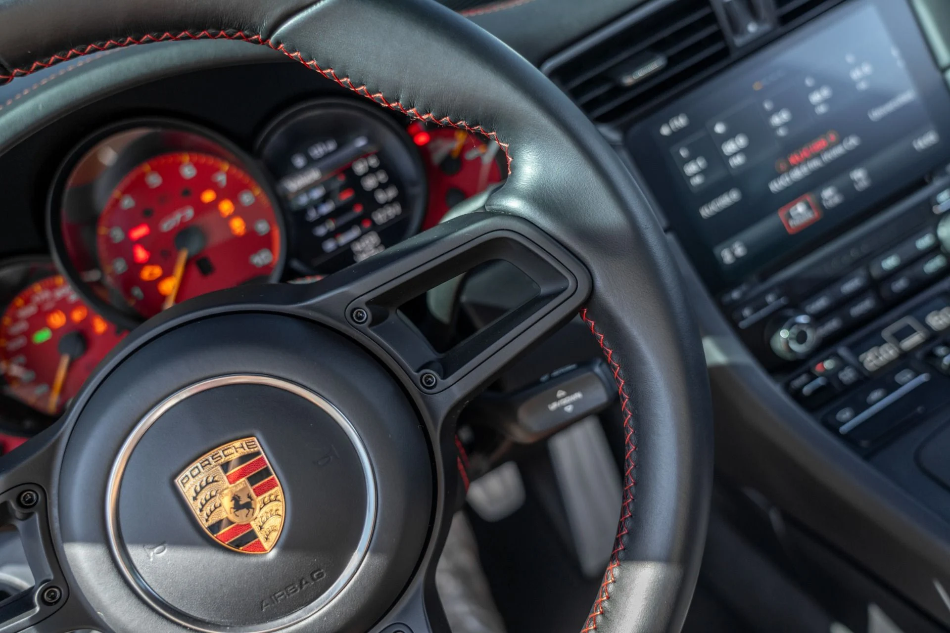 mph043_3641135343_Used_2019_Porsche_911_GT_3_Touring_1760739150_8039e01484