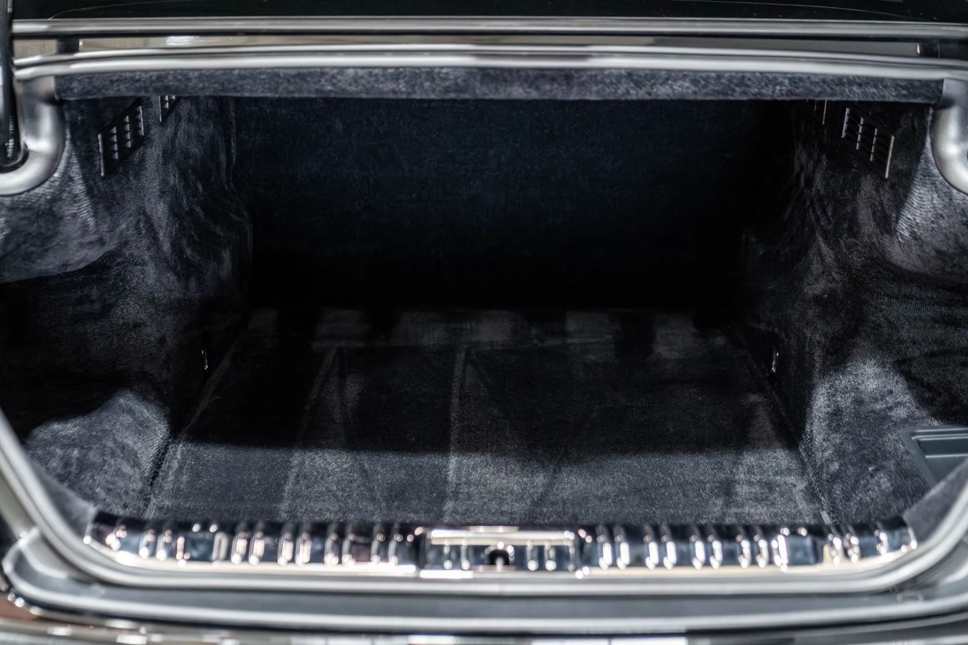 mph043_3659573748_Used_2014_Rolls_Royce_Wraith_360000_MSRP_Starlight_Headliner_24_Wheels_1765745611_dc6a12094a