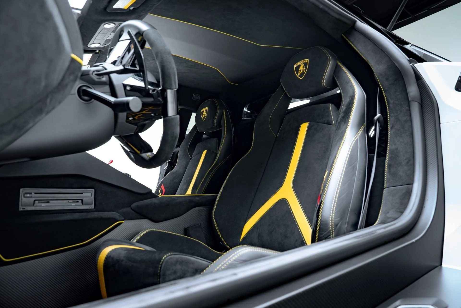 mph043_3660095968_Used_2021_Lamborghini_Aventador_SVJ_LP_770_4_SVJ_1780076945_7800606add
