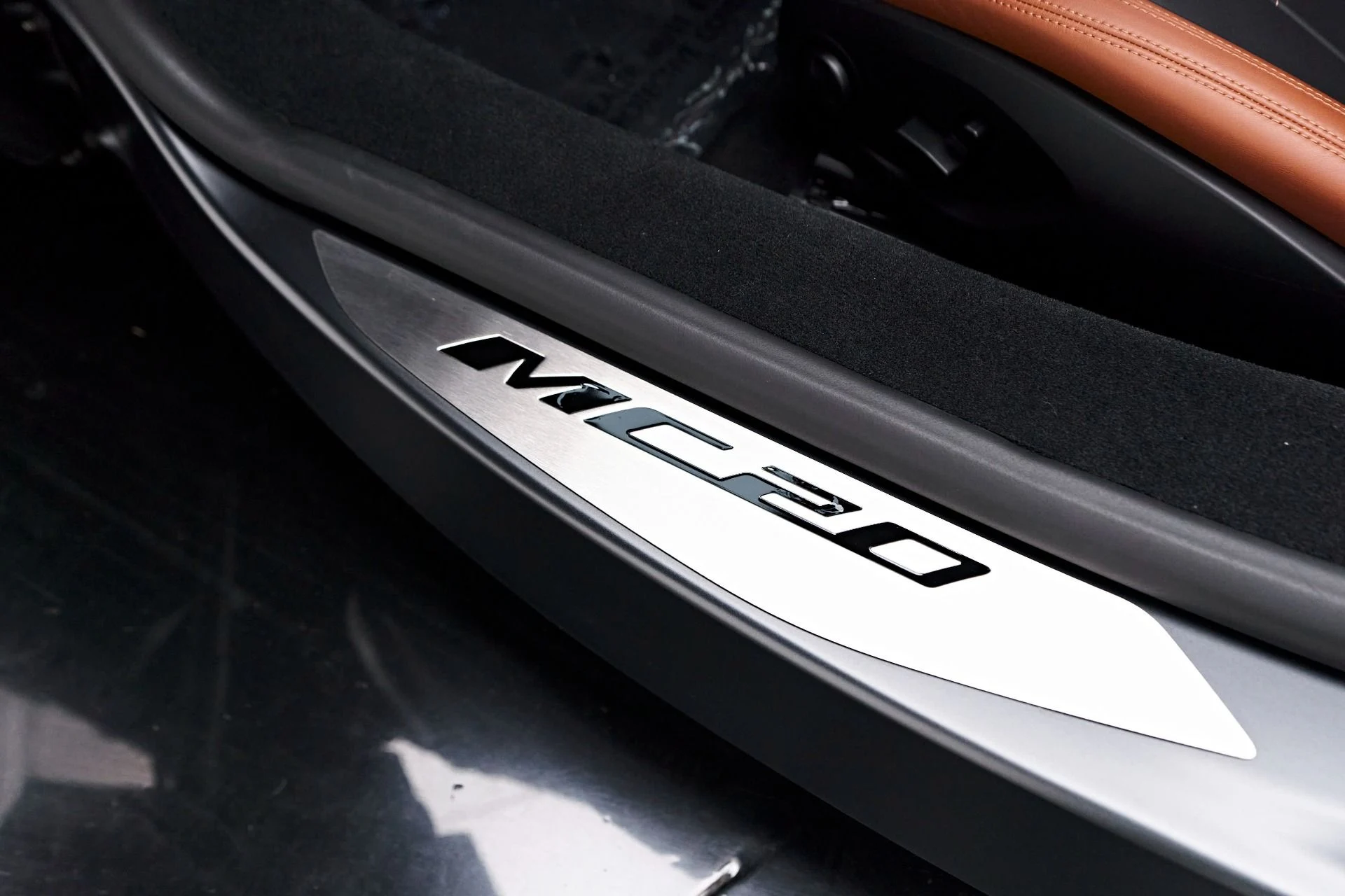 mph043_3662950418_Used_2023_Maserati_MC_20_Base_1721243405_6a0d30cce7