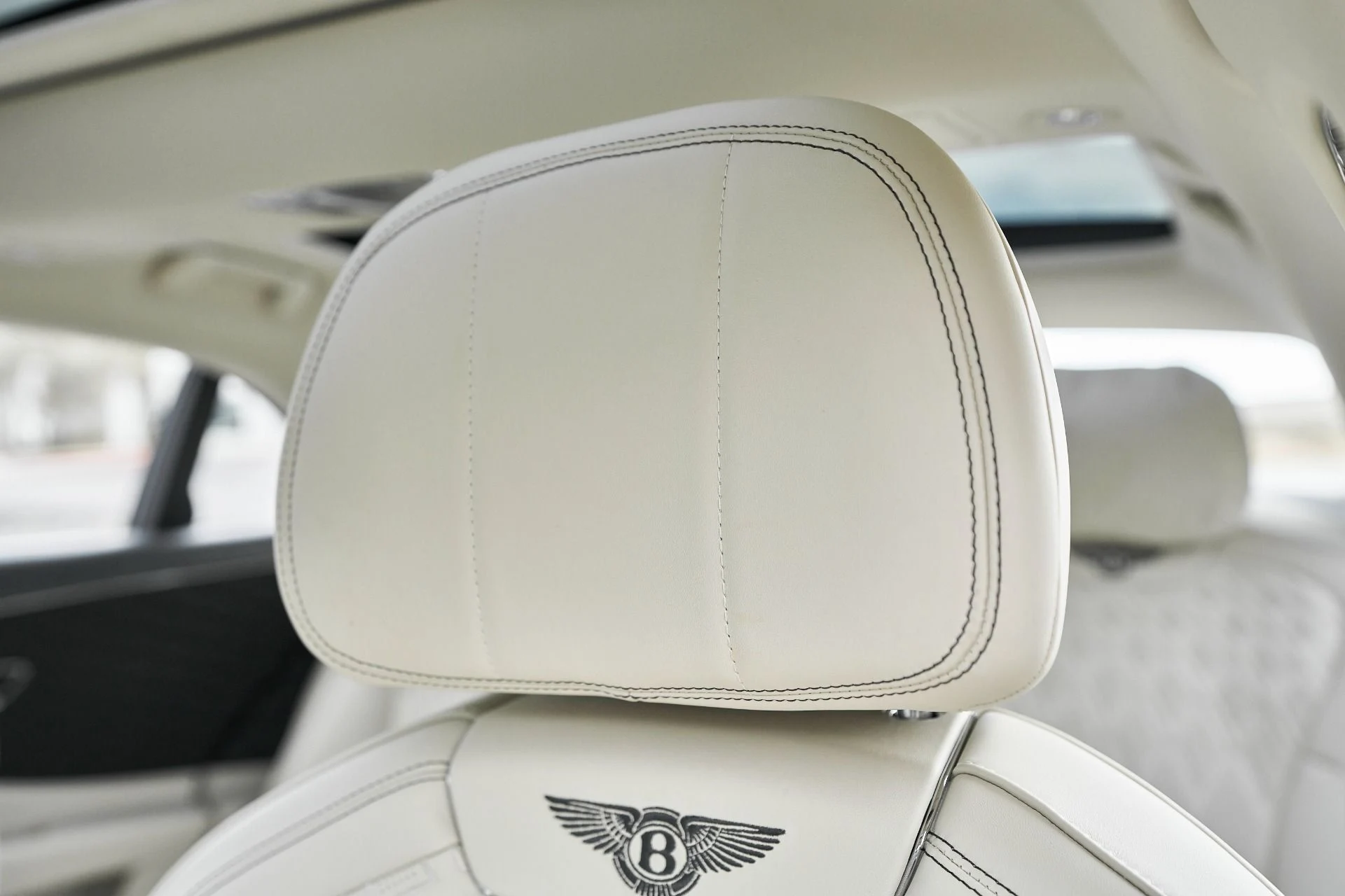 mph043_3668047810_Used_2022_Bentley_Flying_Spur_V8_1763502833_f7bf7da657