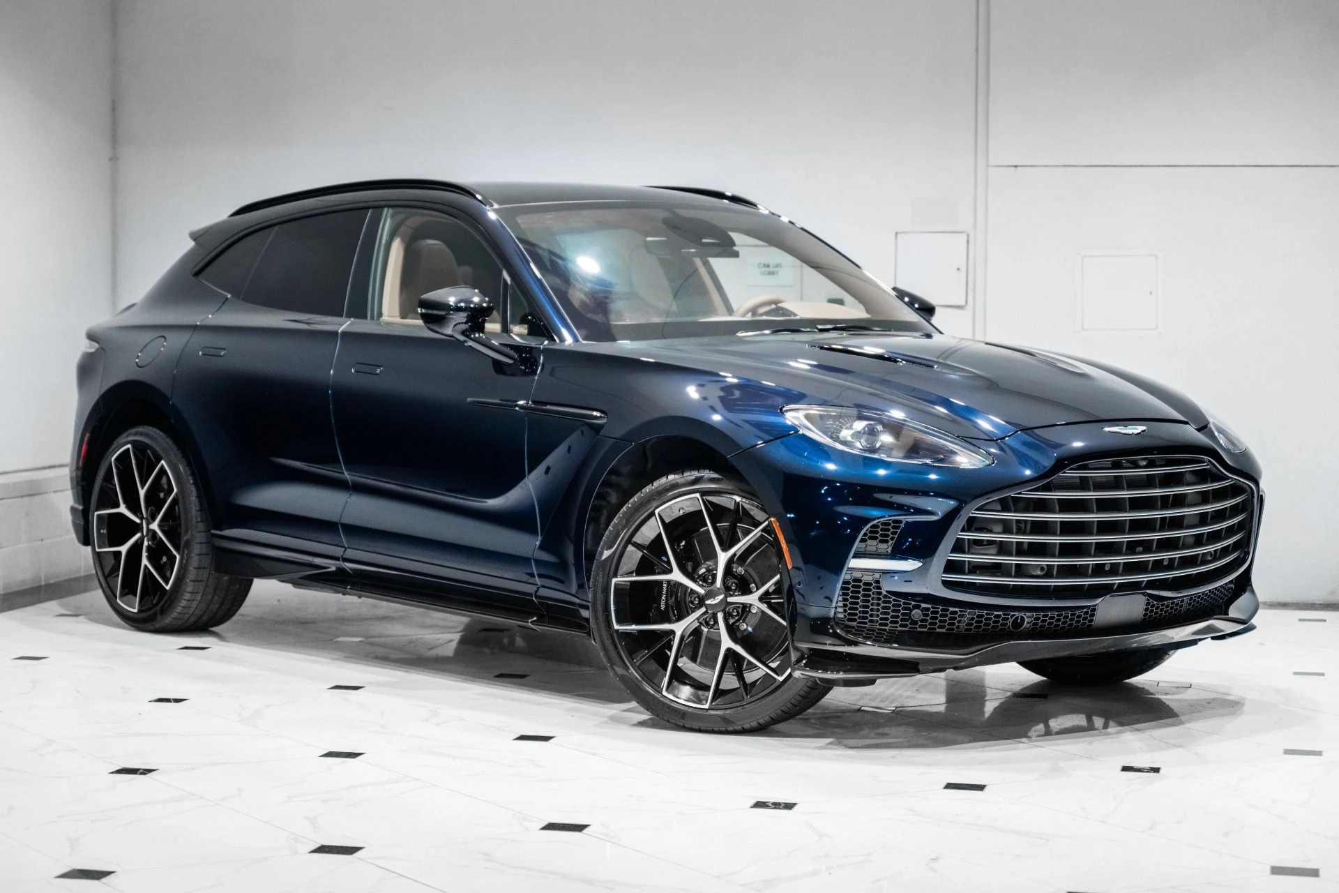 mph043_3682504479_New_2026_Aston_Martin_DBX_707_1765214112_8d527a5283
