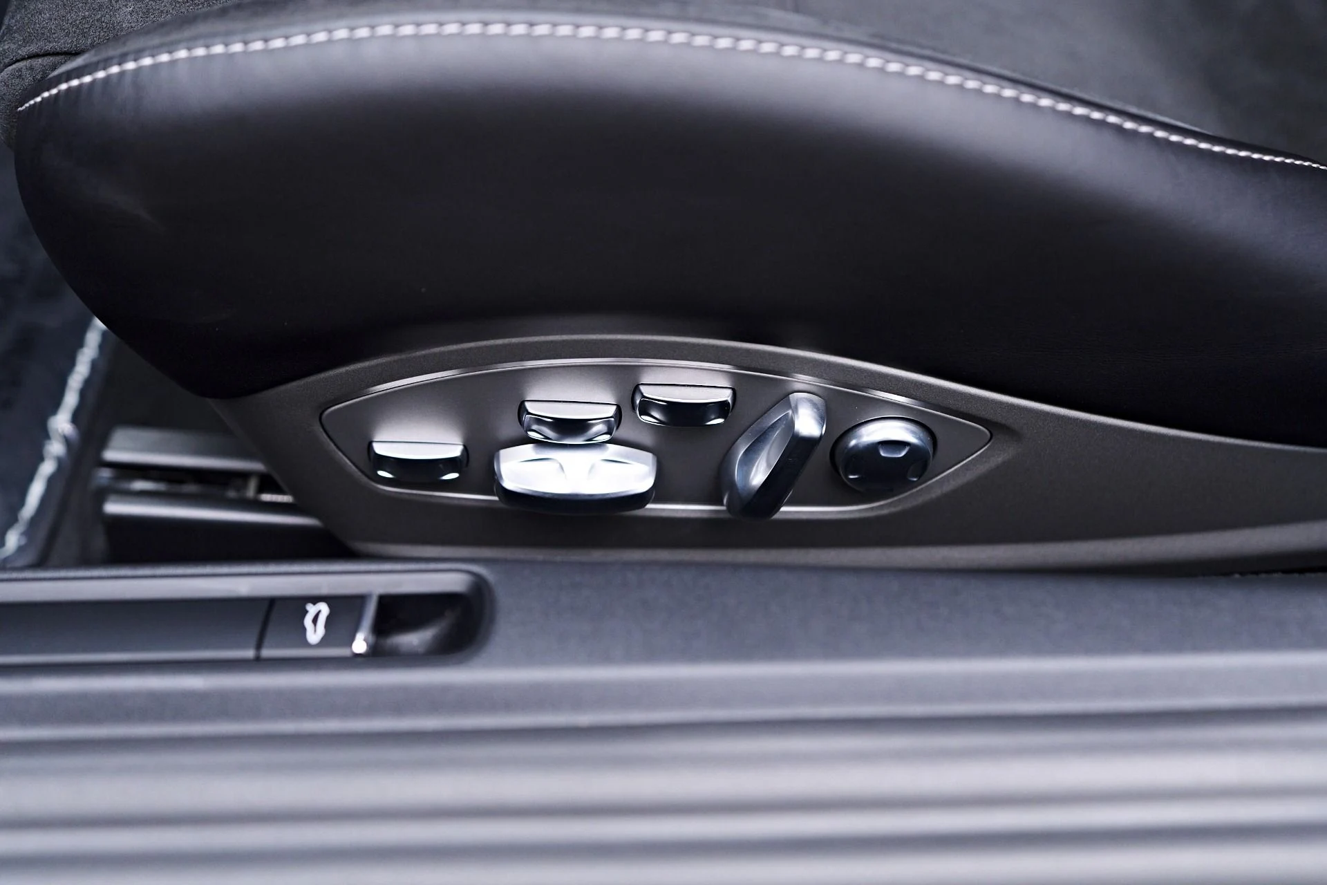 mph043_3694039405_Used_2021_Porsche_718_Cayman_GT_4_1753215060_860a06738d