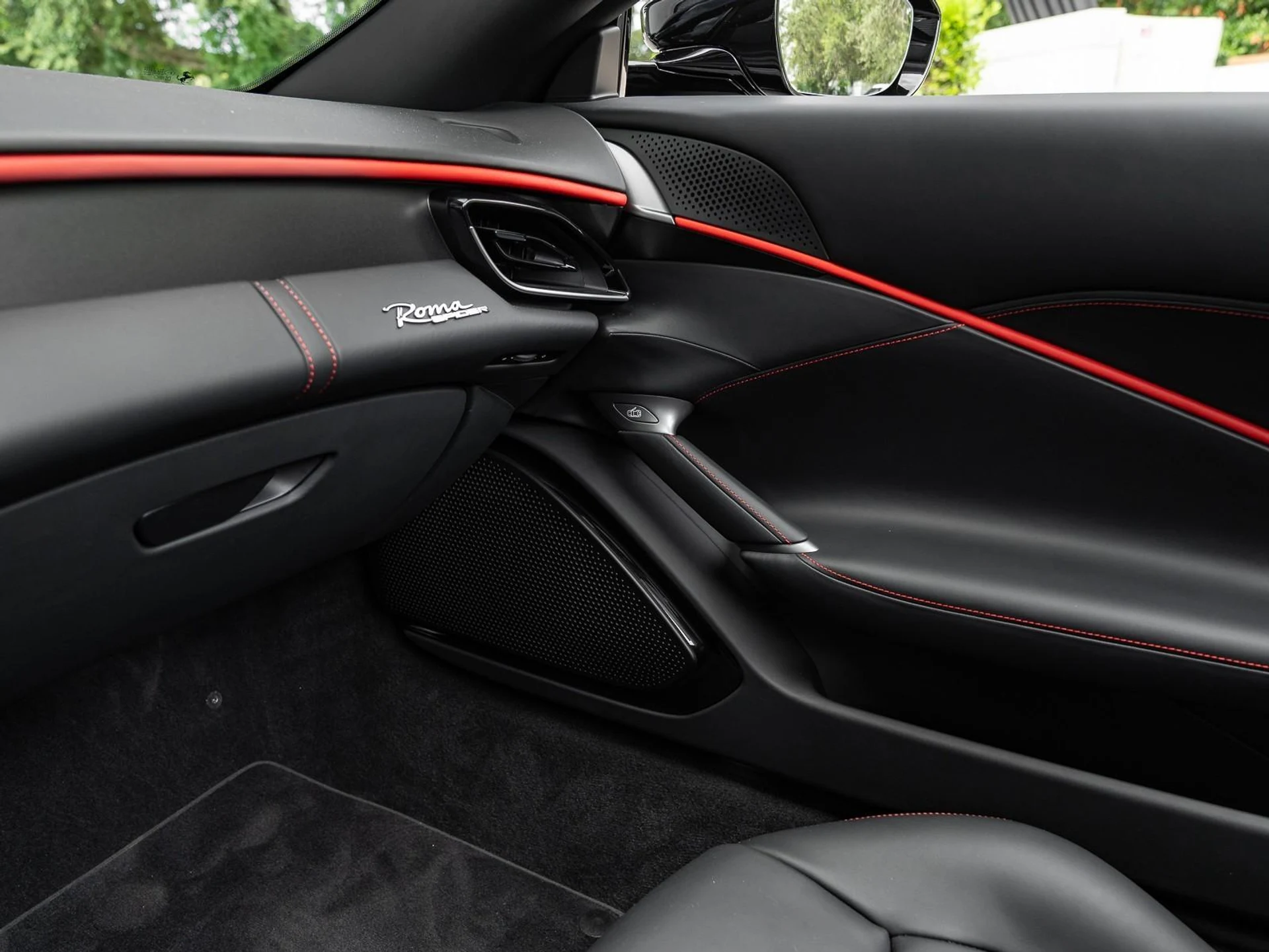 mph043_3698171784_Used_2025_Ferrari_Roma_Spider_1759774253_54dd31c755