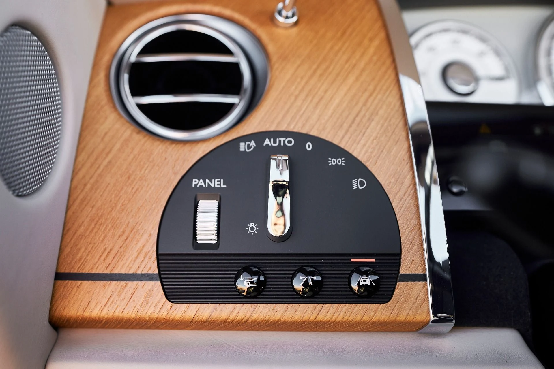 mph043_3709870951_Used_2020_Rolls_Royce_Dawn_Base_1762645839_3032a5e7ba