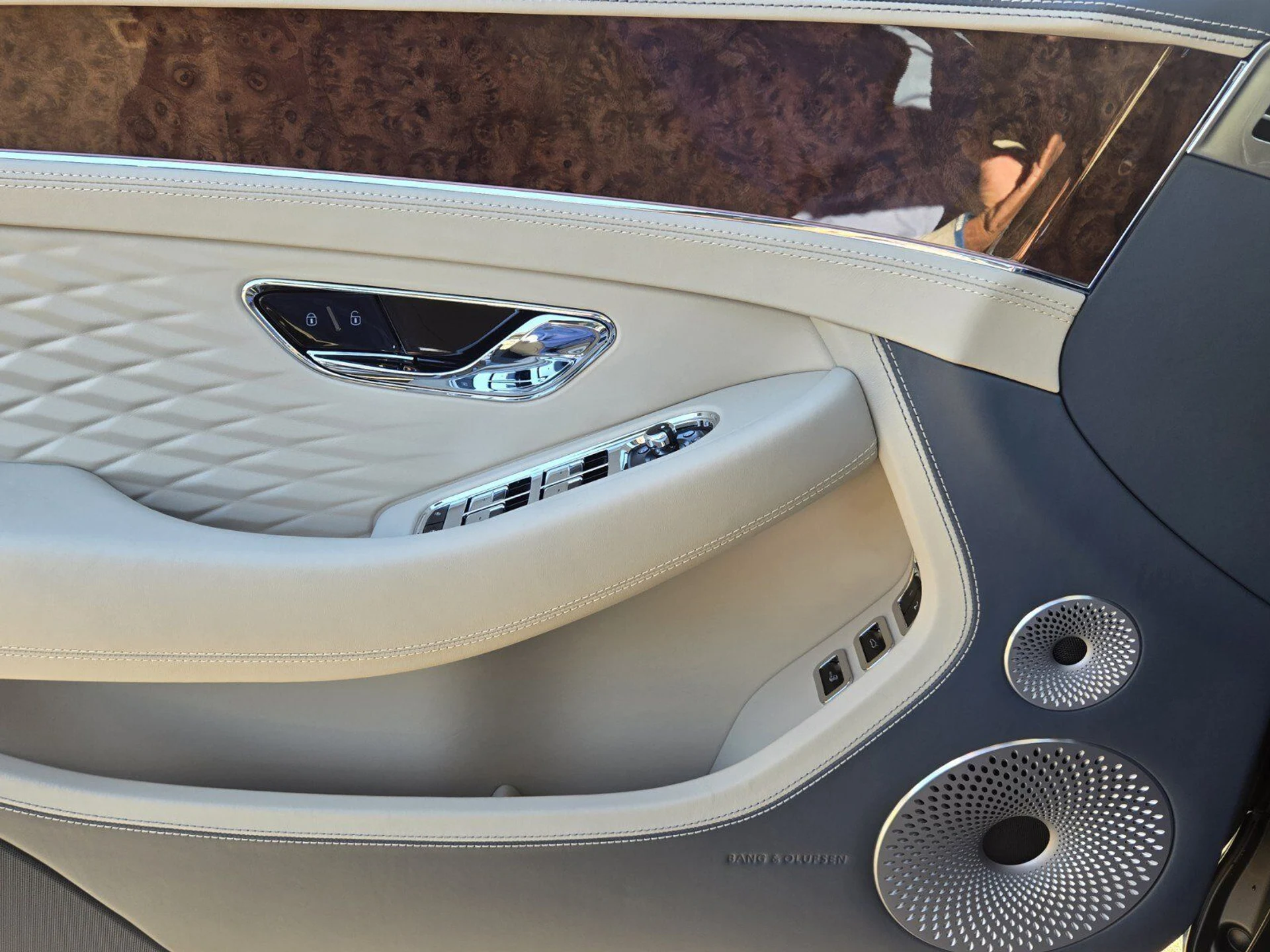 mph043_3729573225_a2fef903b08dbe395a1b4e2bab1986c7x_b1c628c945