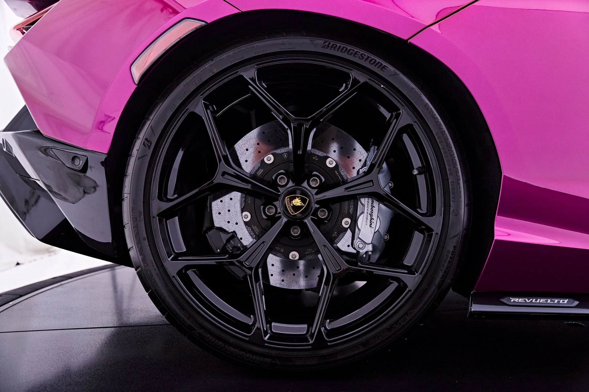 mph043_373326263_Used_2025_Lamborghini_Revuelto_Base_1782965077_84baf11b35