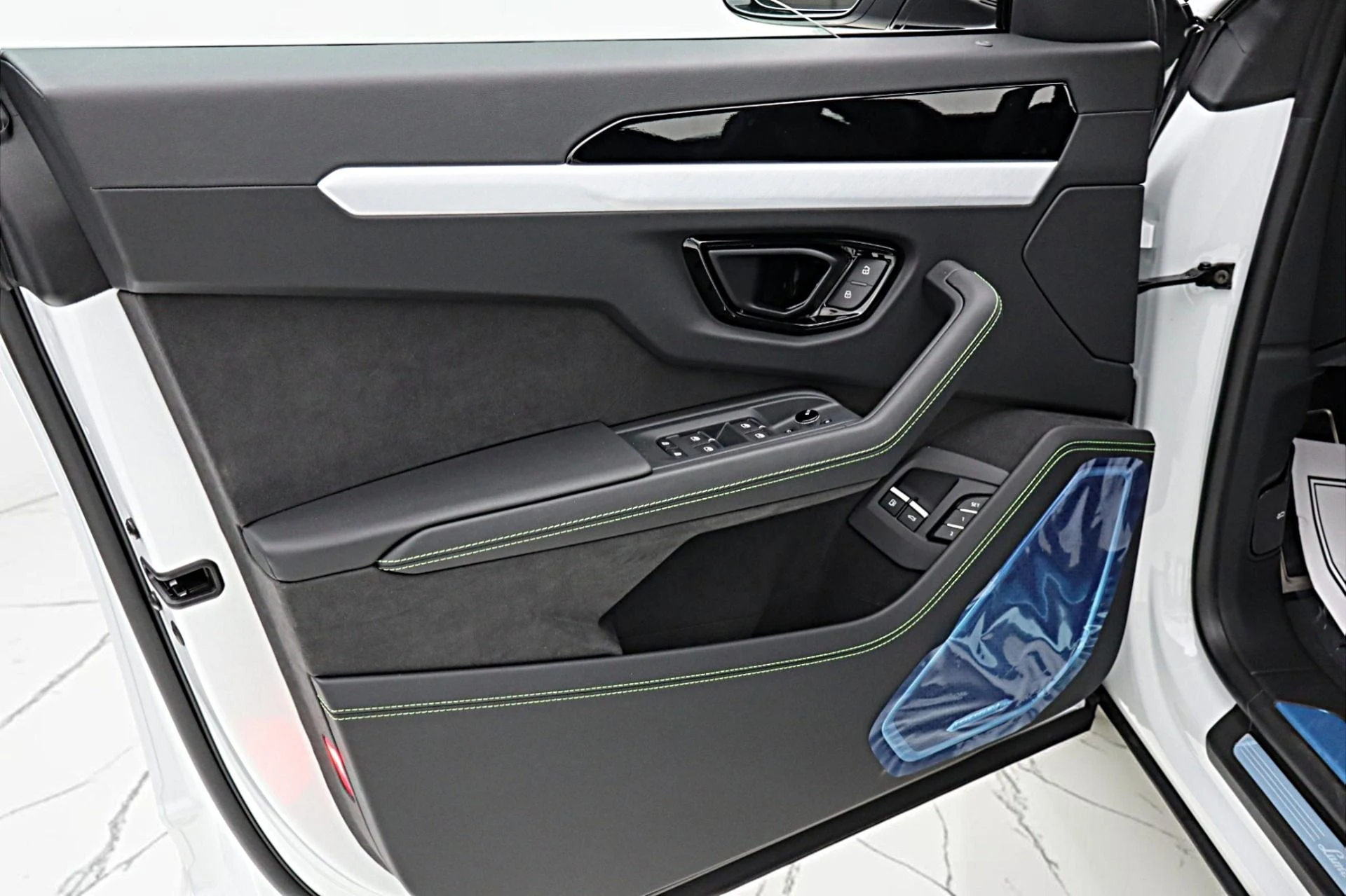 mph043_3737195371_New_2026_Lamborghini_Urus_SE_dd968cce1e