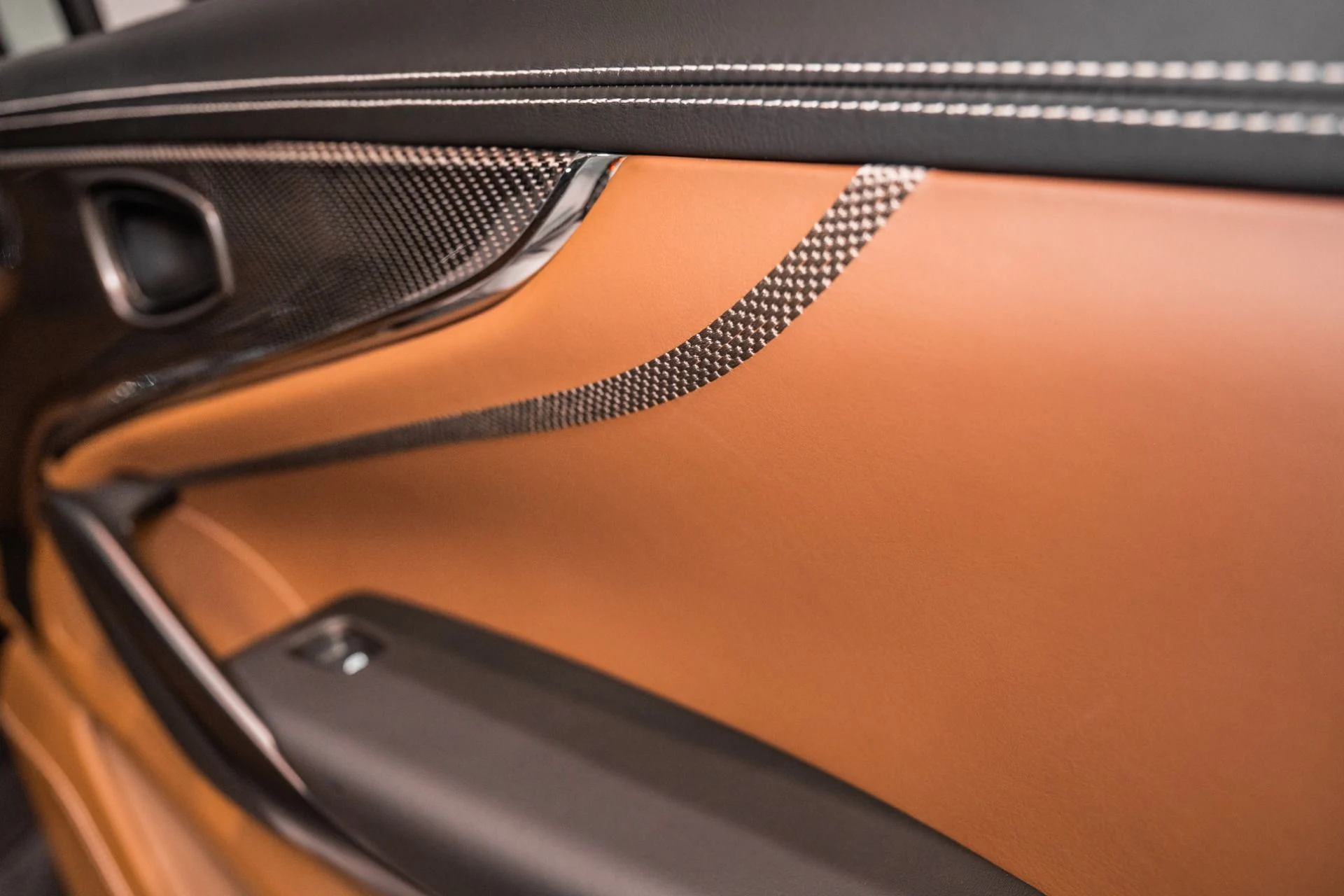 mph043_3741359905_New_2026_Aston_Martin_DBX_707_1780937763_de5de3a9cd