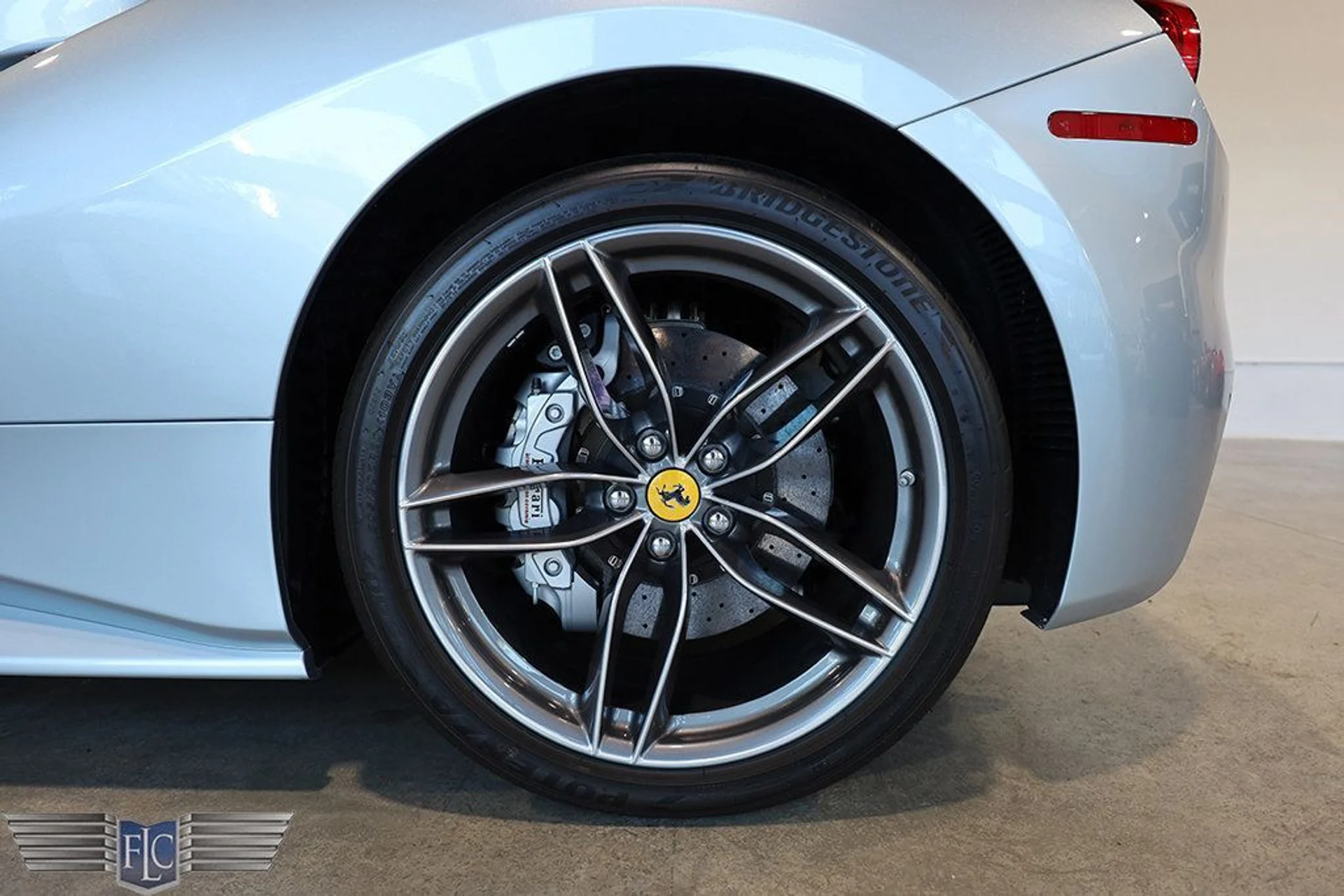 mph043_3755102112_used_2019_ferrari_488_spider_convertible_9689_22967902_44_1024_d8e6969282