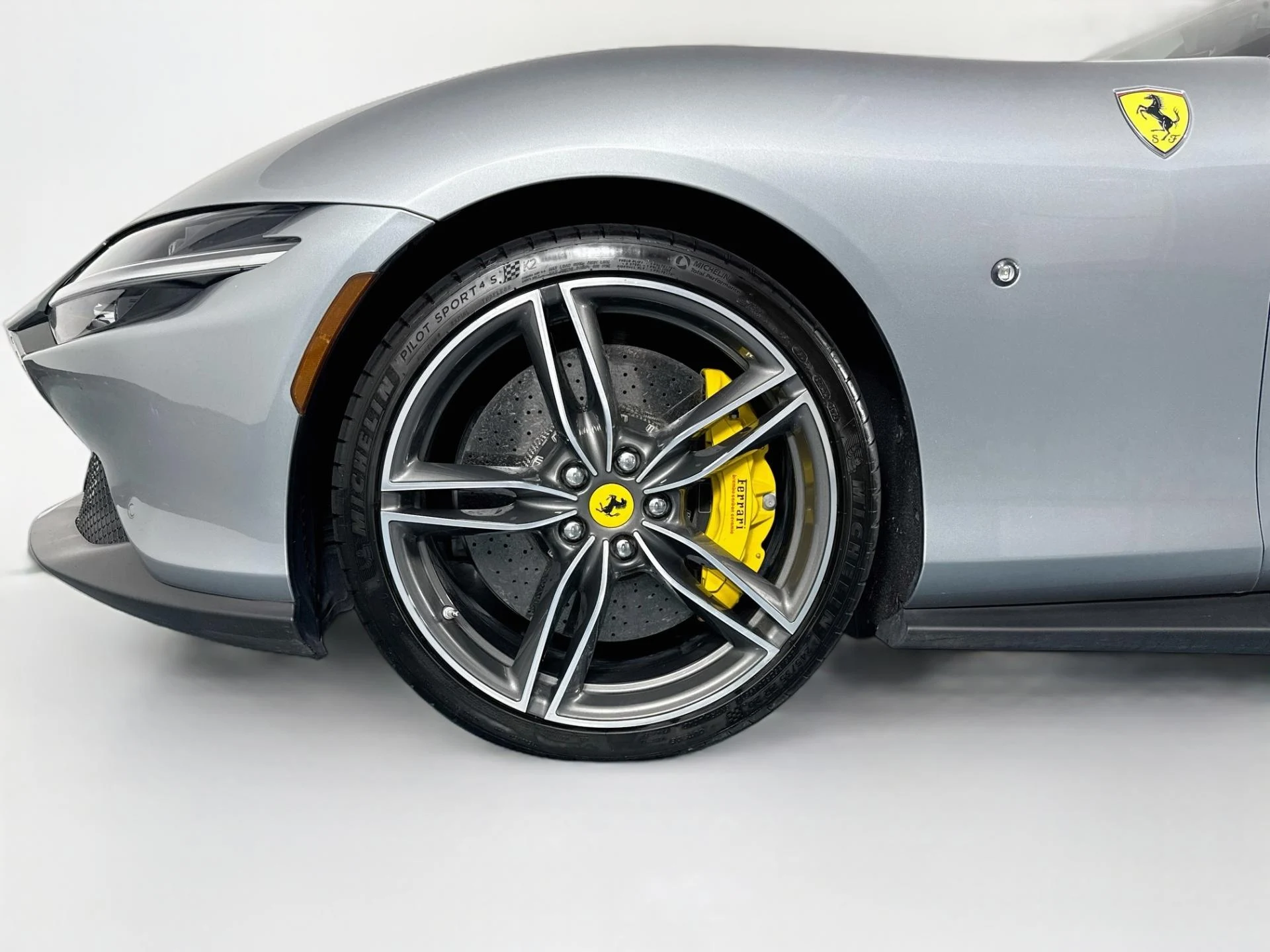 mph043_3758243491_Used_2021_Ferrari_Roma_1787957274_91942741f5