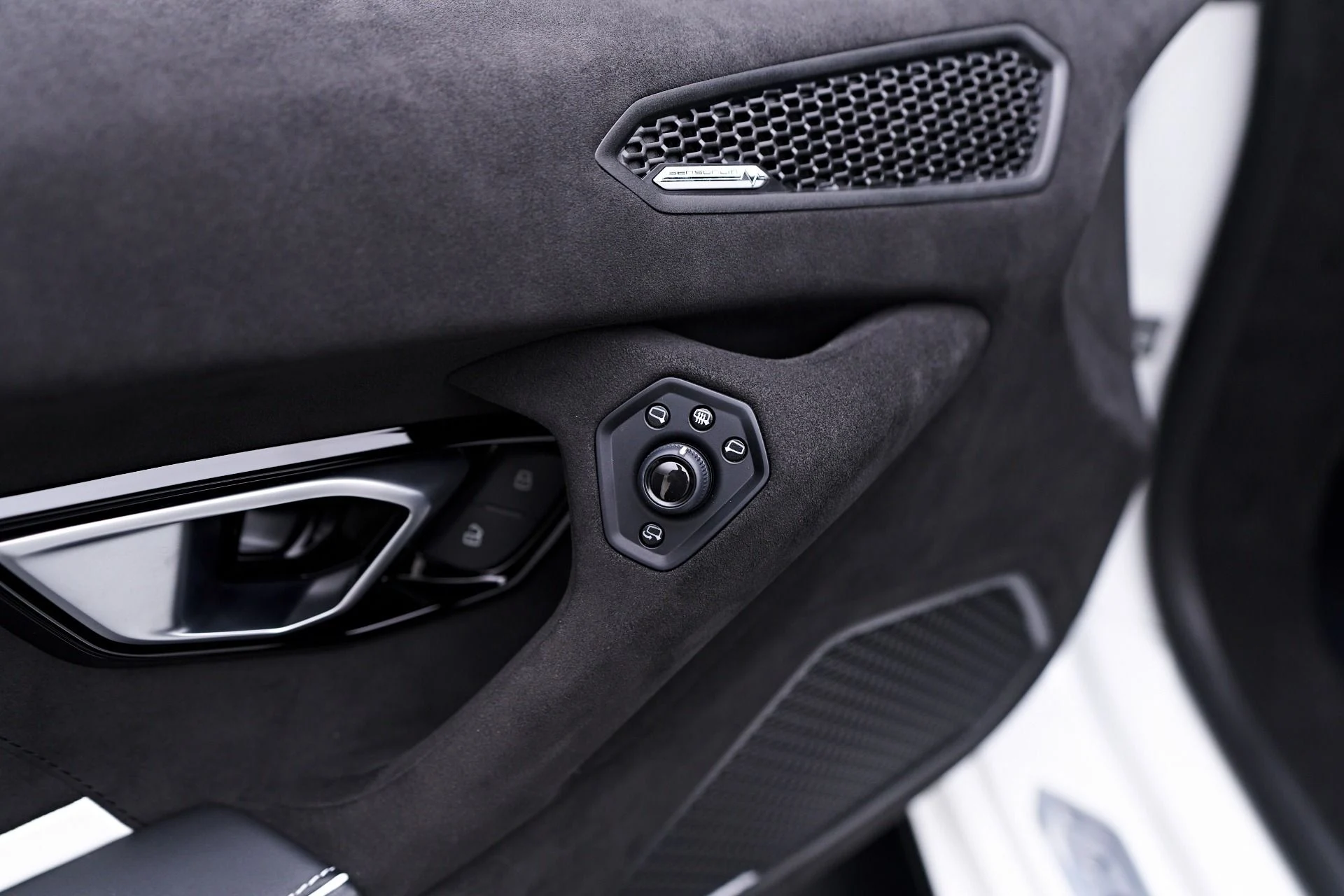 mph043_3764557717_Used_2023_Lamborghini_Huracan_Tecnica_Base_1750384074_7133246f71