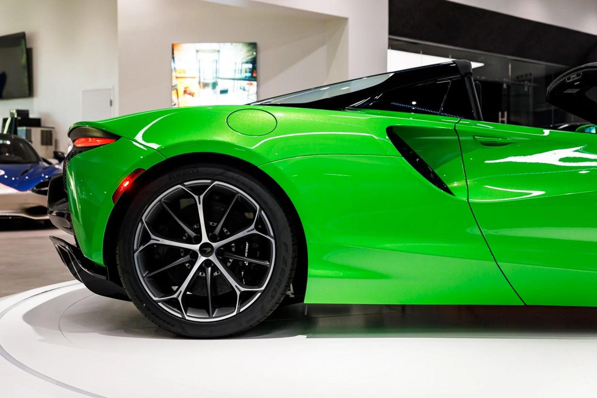 mph043_377080934_647_p44_l_e215842e96