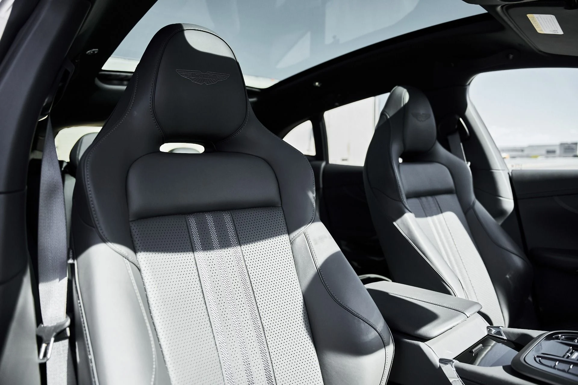 mph043_3776073124_Used_2025_Aston_Martin_DBX_707_1778288634_b43278d69a