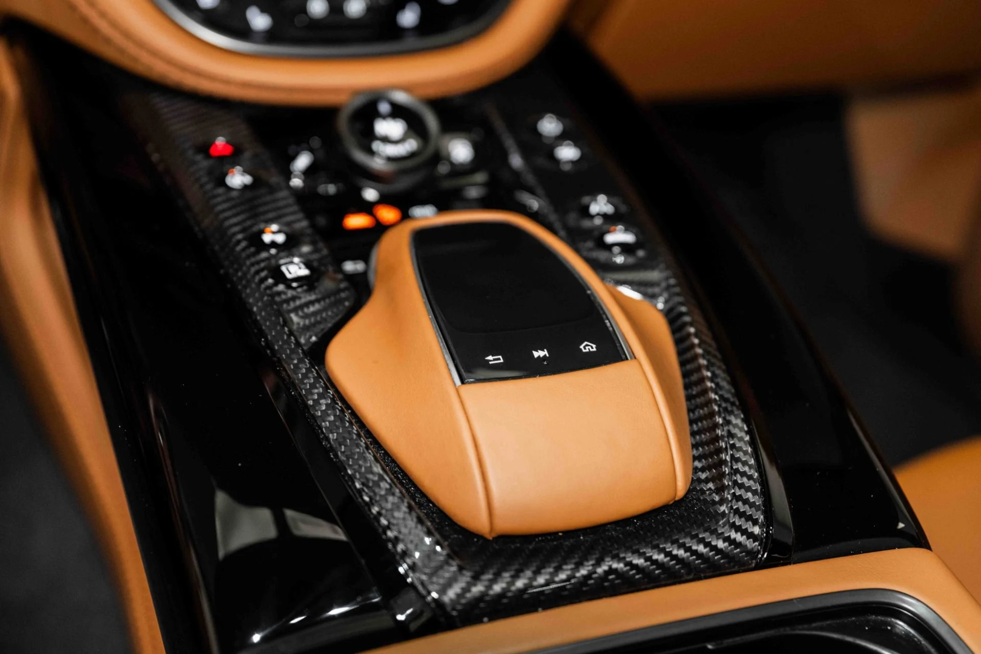 mph043_3783935655_Used_2023_Aston_Martin_DBX_707_1720795210_79e55da683