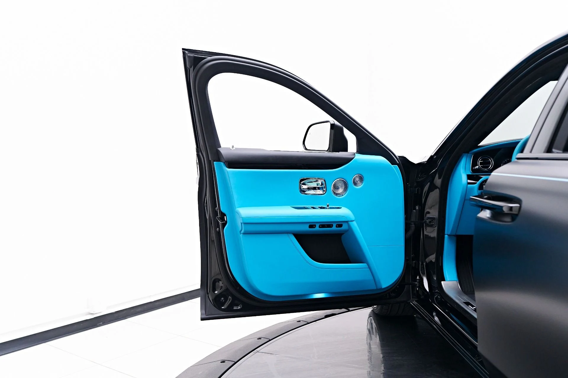 mph043_3788777059_Used_2024_Rolls_Royce_Ghost_Base_1755131984_ad8579eff3