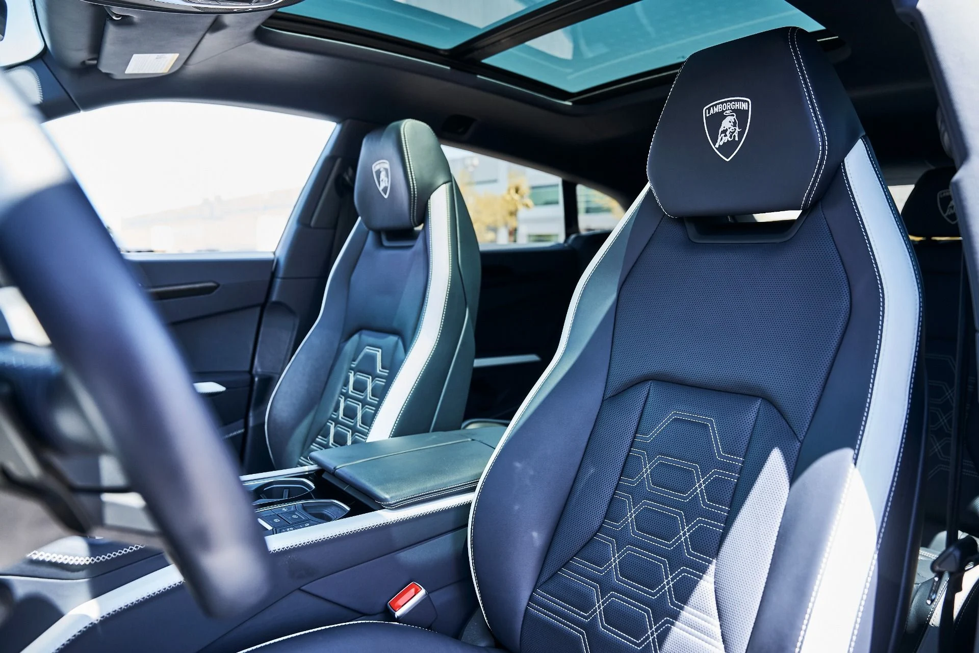 mph043_3788885140_Used_2025_Lamborghini_Urus_SE_1780417798_3ac1b2ea46