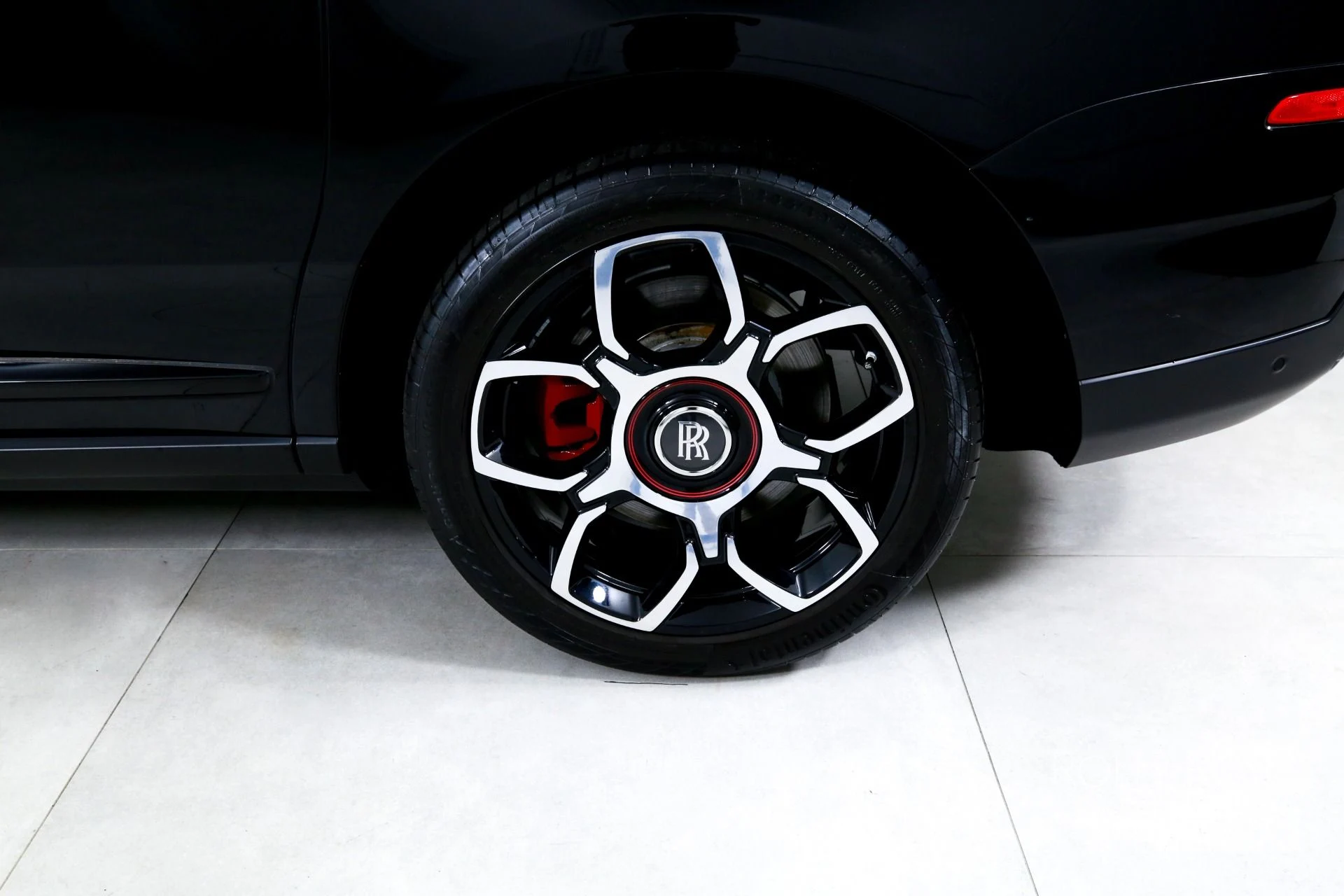 mph043_3846176687_Used_2020_Rolls_Royce_Cullinan_Black_Badge_1760478762_f174450092