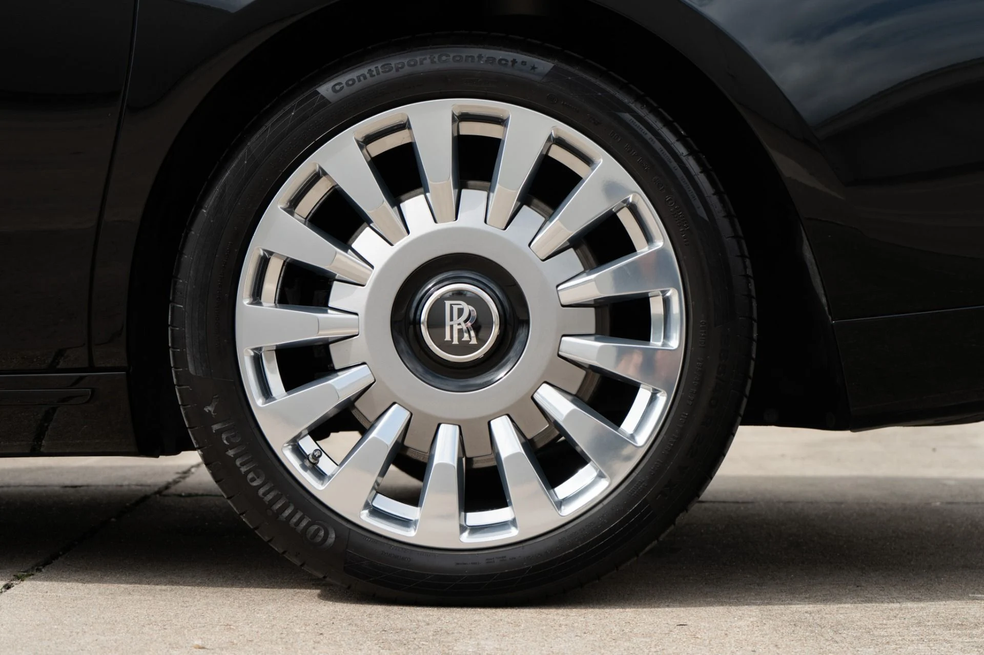 mph043_3853791665_Used_2022_Rolls_Royce_Phantom_EWB_1771455948_c0e54a4f89