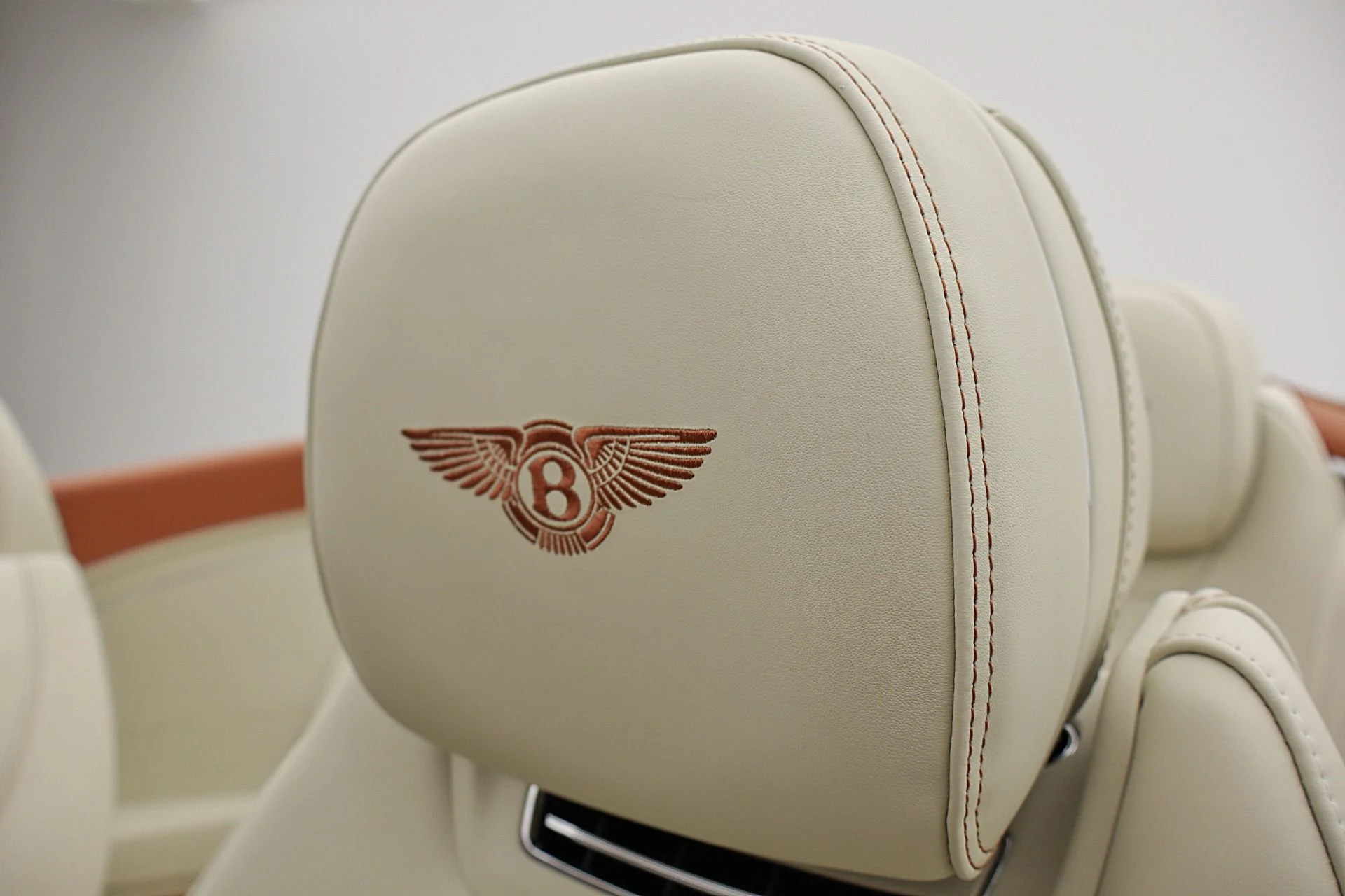 mph043_3857286108_New_2026_Bentley_Continental_GTC_e21cc121f6