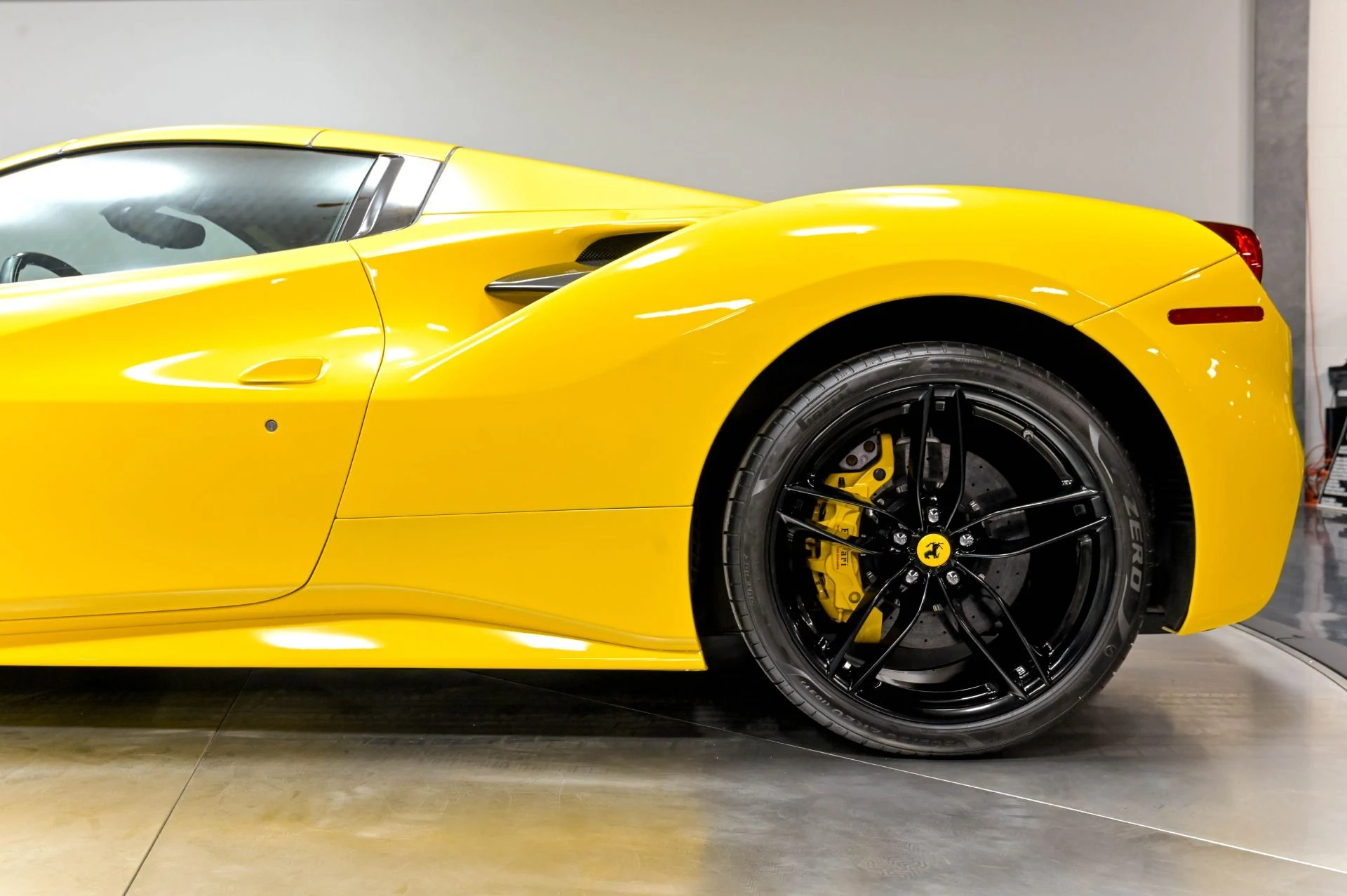 mph043_3870714396_Used_2017_Ferrari_488_Spider_1782250763_e8aa172740