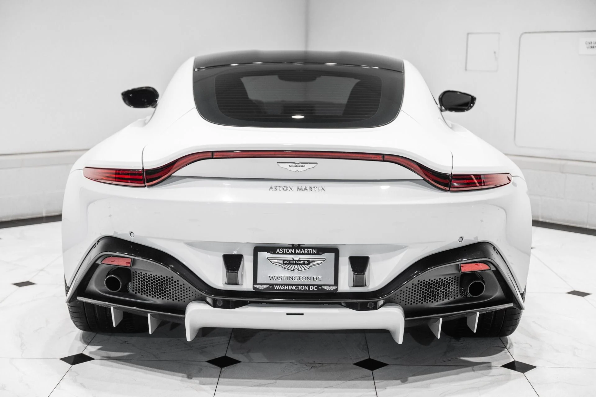 mph043_3872135696_Used_2019_Aston_Martin_Vantage_1790176598_01192ff1d7