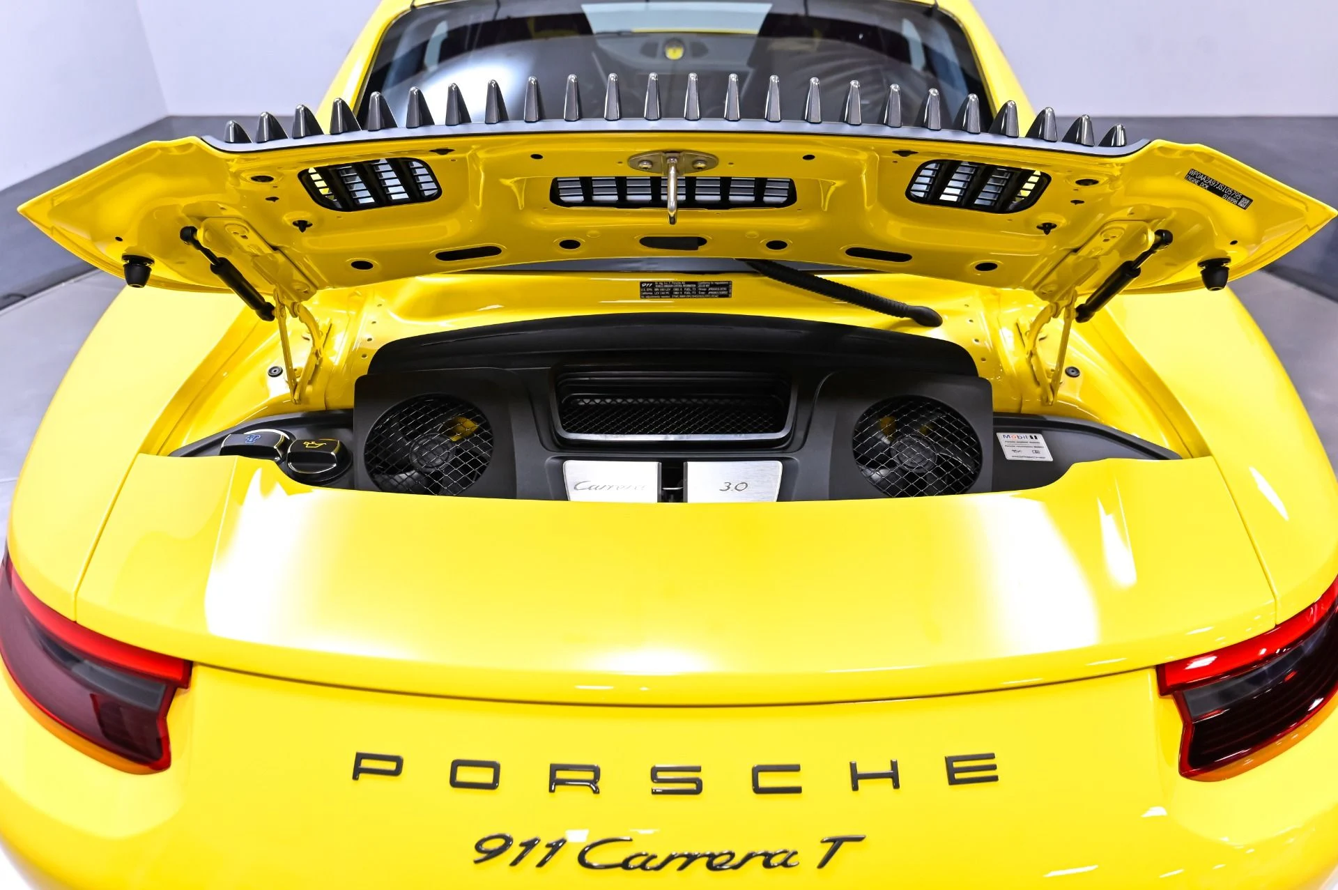 mph043_3882428161_Used_2018_Porsche_911_Carrera_T_1790277713_2cff2dd70c