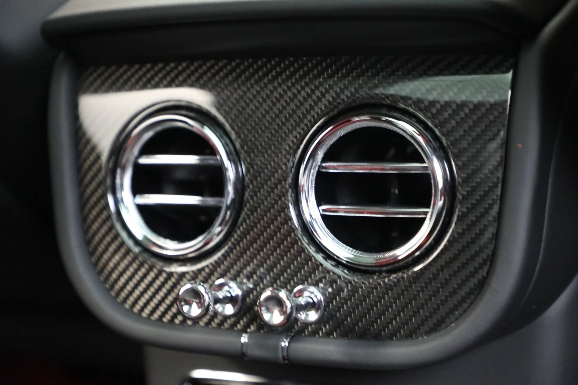 mph043_3905654267_New_2025_Bentley_Bentayga_V8_733c27fb69
