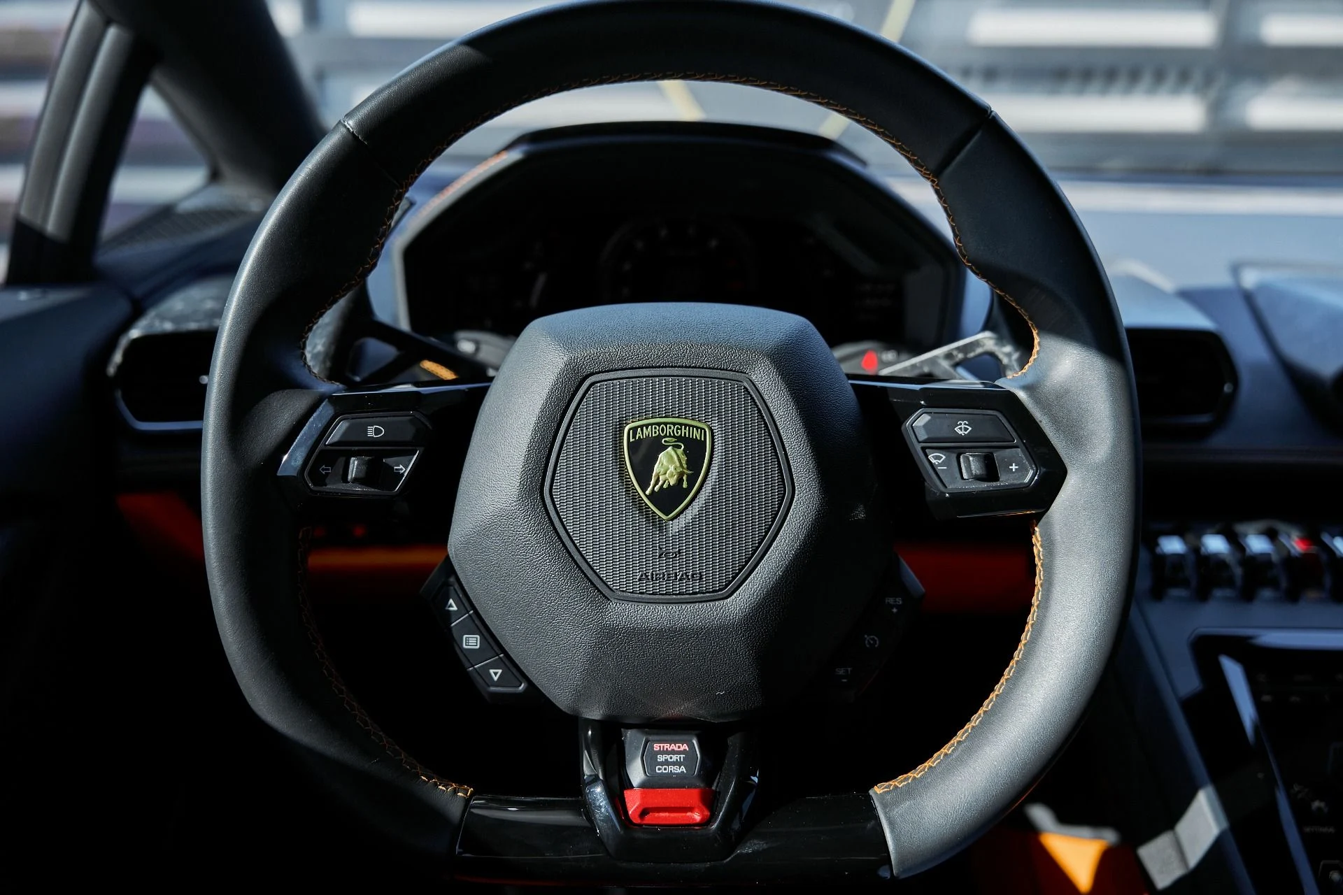 mph043_3916925004_Used_2020_Lamborghini_Huracan_EVO_Base_1766024362_ecb000e965