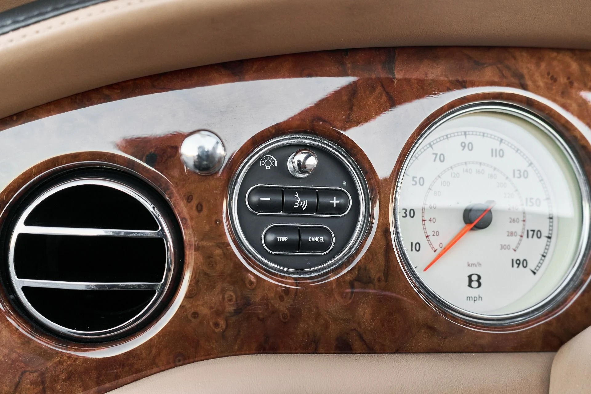 mph043_393554326_Used_2009_Bentley_Azure_Base_1765906202_1c858a1946