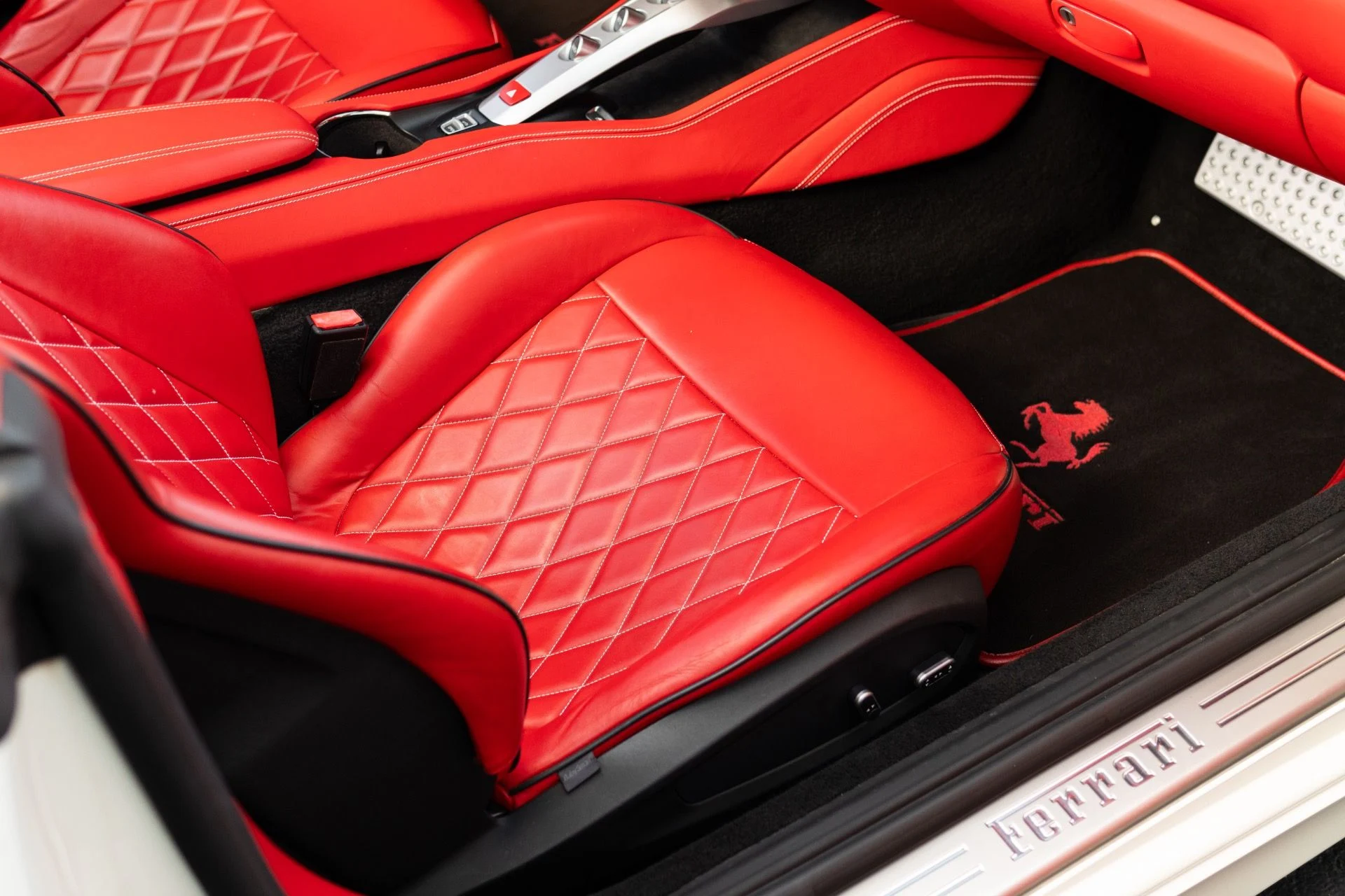 mph043_3978666564_Used_2017_Ferrari_California_T_1767901173_f030fe63bd