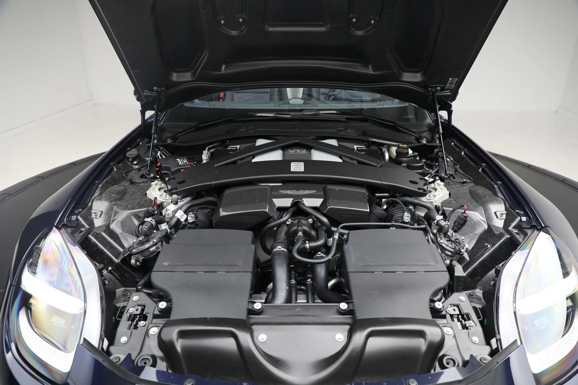 mph043_399030187_New_2026_Aston_Martin_Vanquish_Volante_1762784378_f7f6b6e032