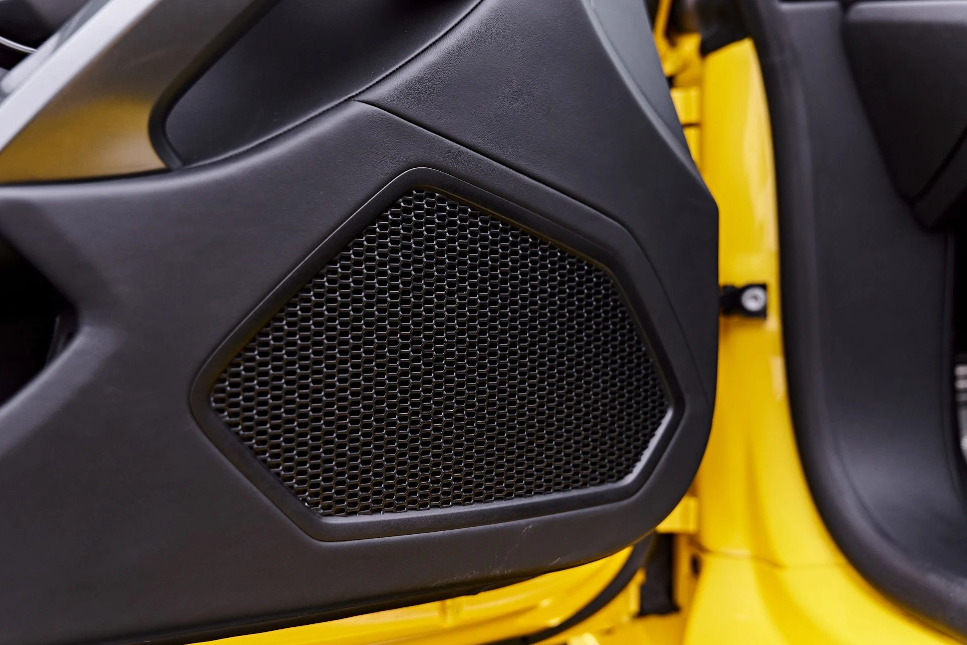 mph043_4003168603_Used_2018_Lamborghini_Huracan_LP_580_2_S_1784246845_3645b15fbc