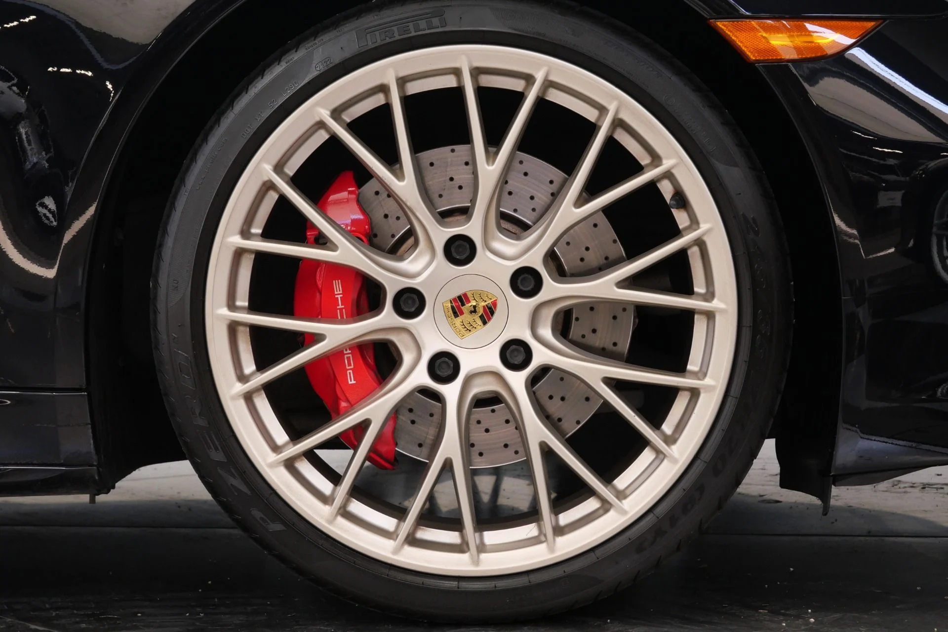 mph043_40127303_Used_2019_Porsche_911_Targa_4_GTS_Exclusive_Manufaktur_Edition_Sport_Design_Package_1780416584_090e620145