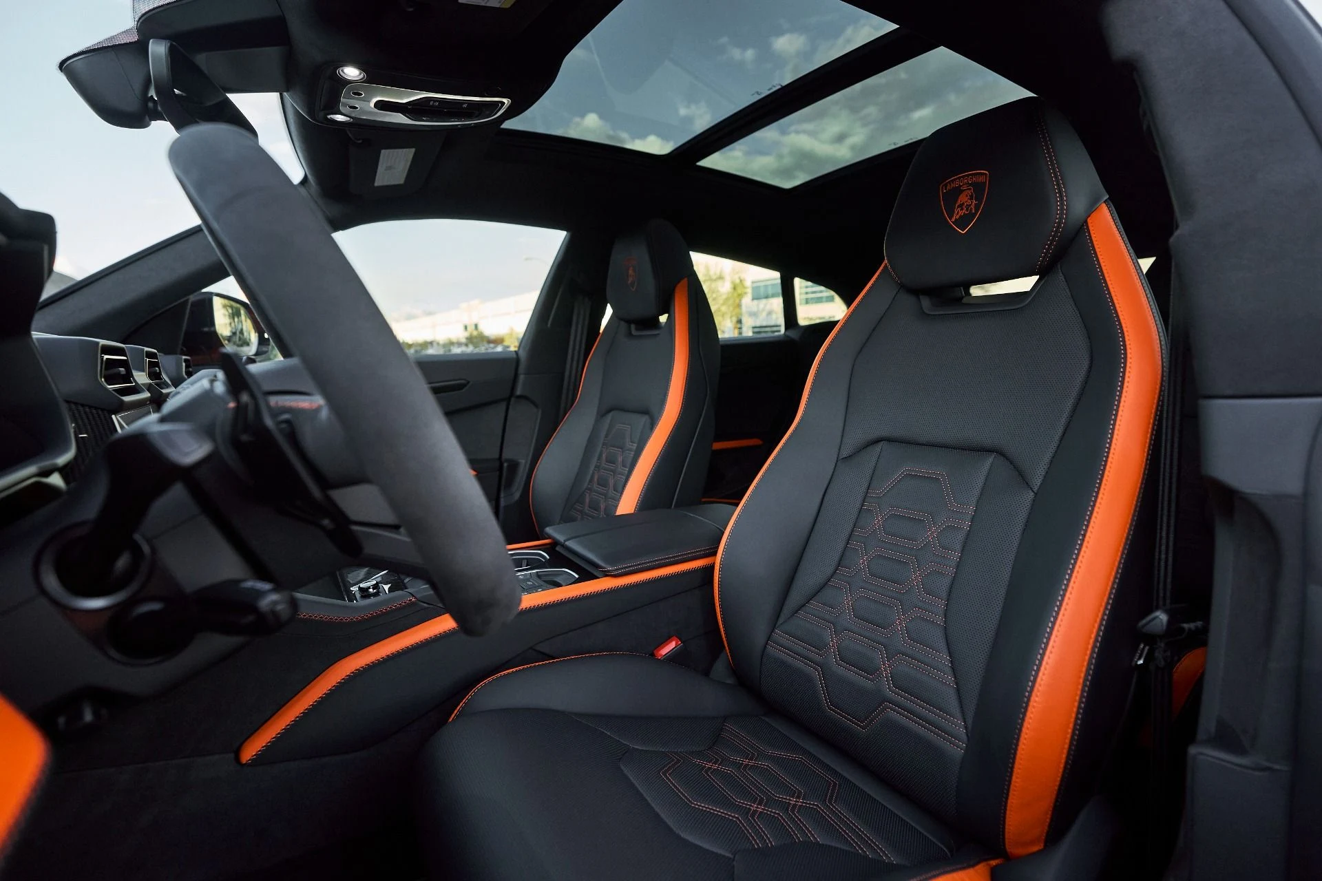 mph043_4017190181_Used_2025_Lamborghini_Urus_SE_1763605015_115af3fc26