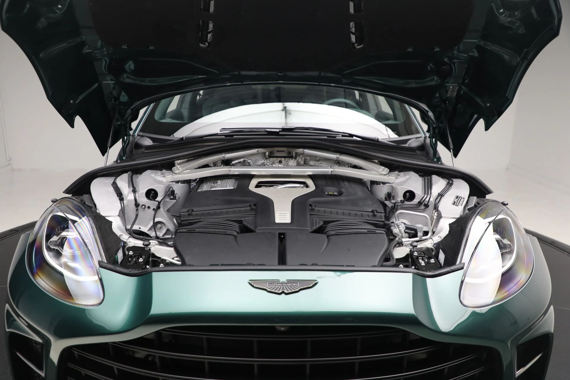 mph043_403817691_New_2025_Aston_Martin_DBX_707_49cd4277f9