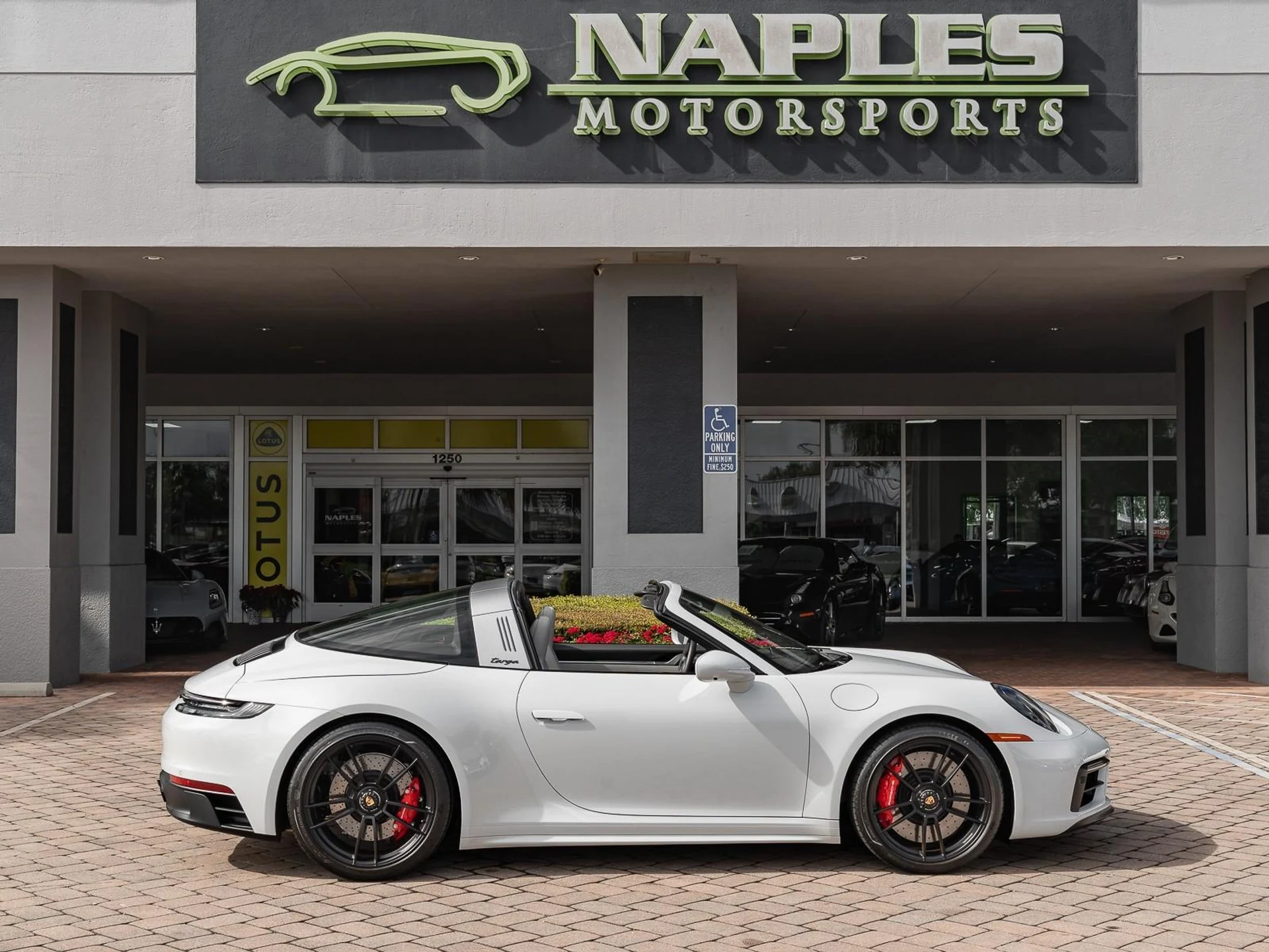 mph043_4062105214_Used_2023_Porsche_911_4_GTS_1764191359_3012d56833