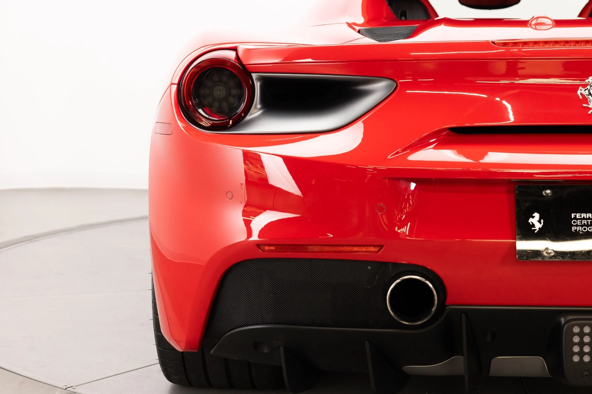 mph043_4066639127_Used_2017_Ferrari_488_Spider_1782928038_7d256266a5