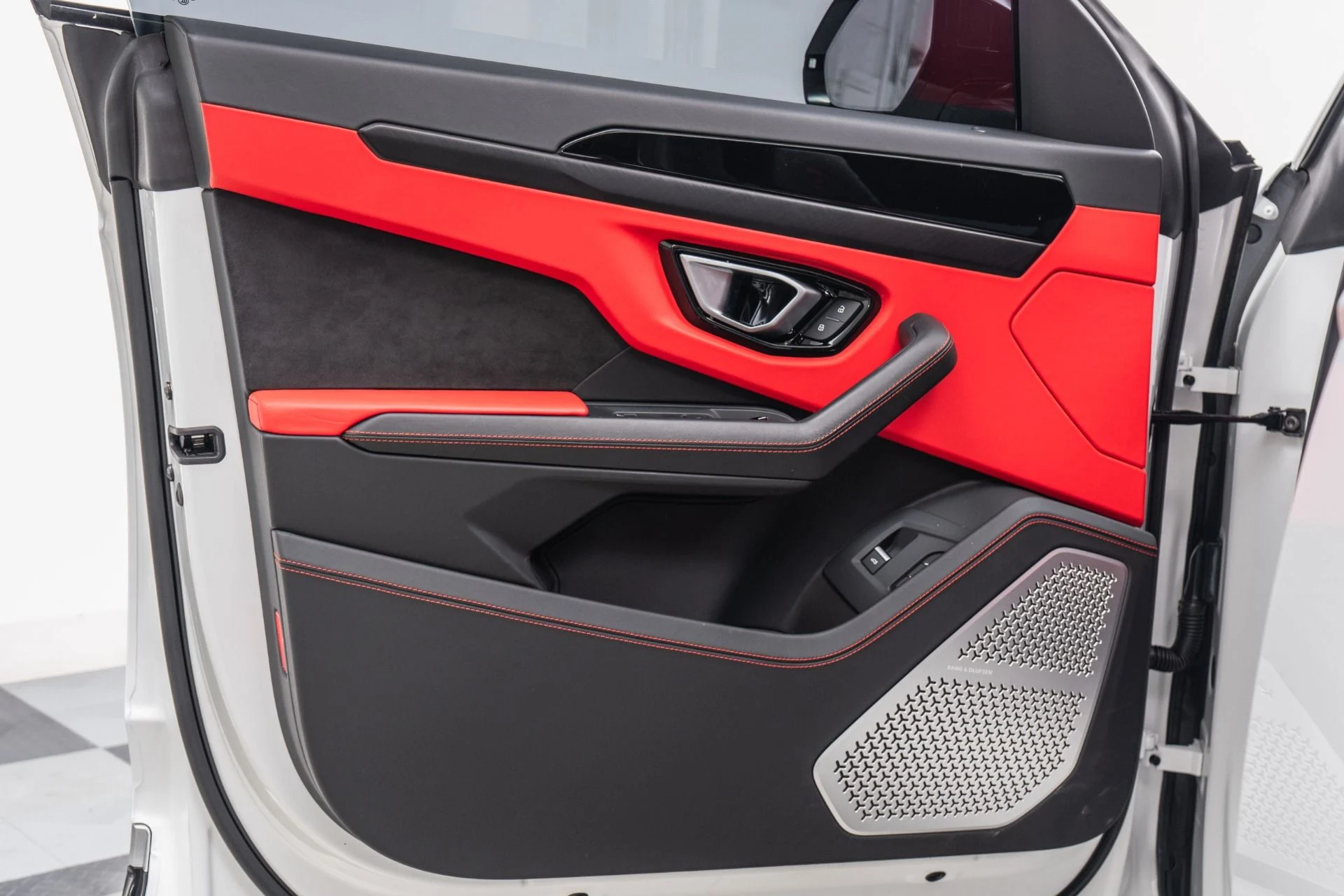 mph043_4069614456_Used_2021_Lamborghini_Urus_Bang_and_Olufsen_Audio_Two_Tone_Interior_641_Horsepower_1773860440_2ea9739953