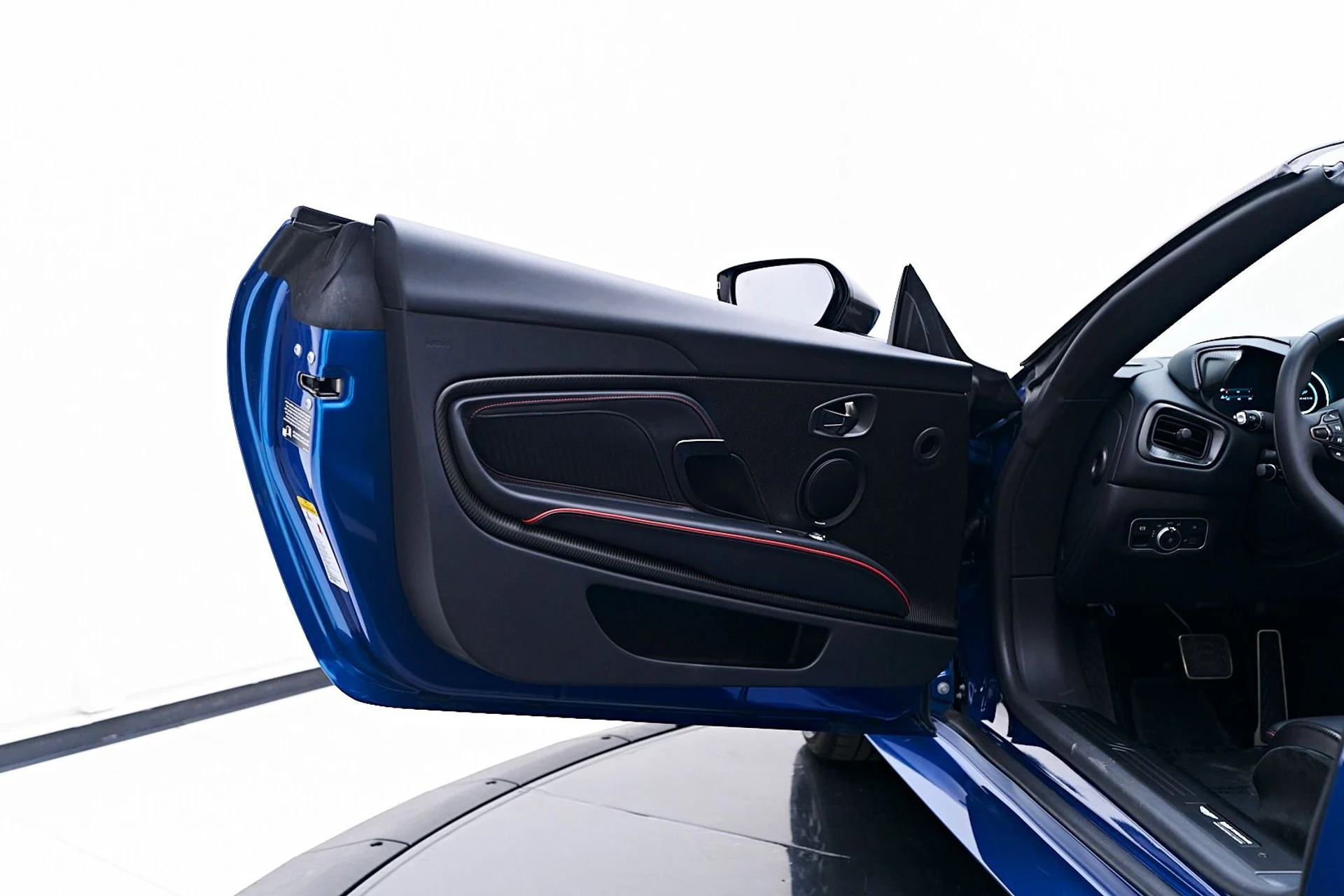mph043_4075552853_Used_2023_Aston_Martin_DBS_Volante_1746755908_38ca71c5f4