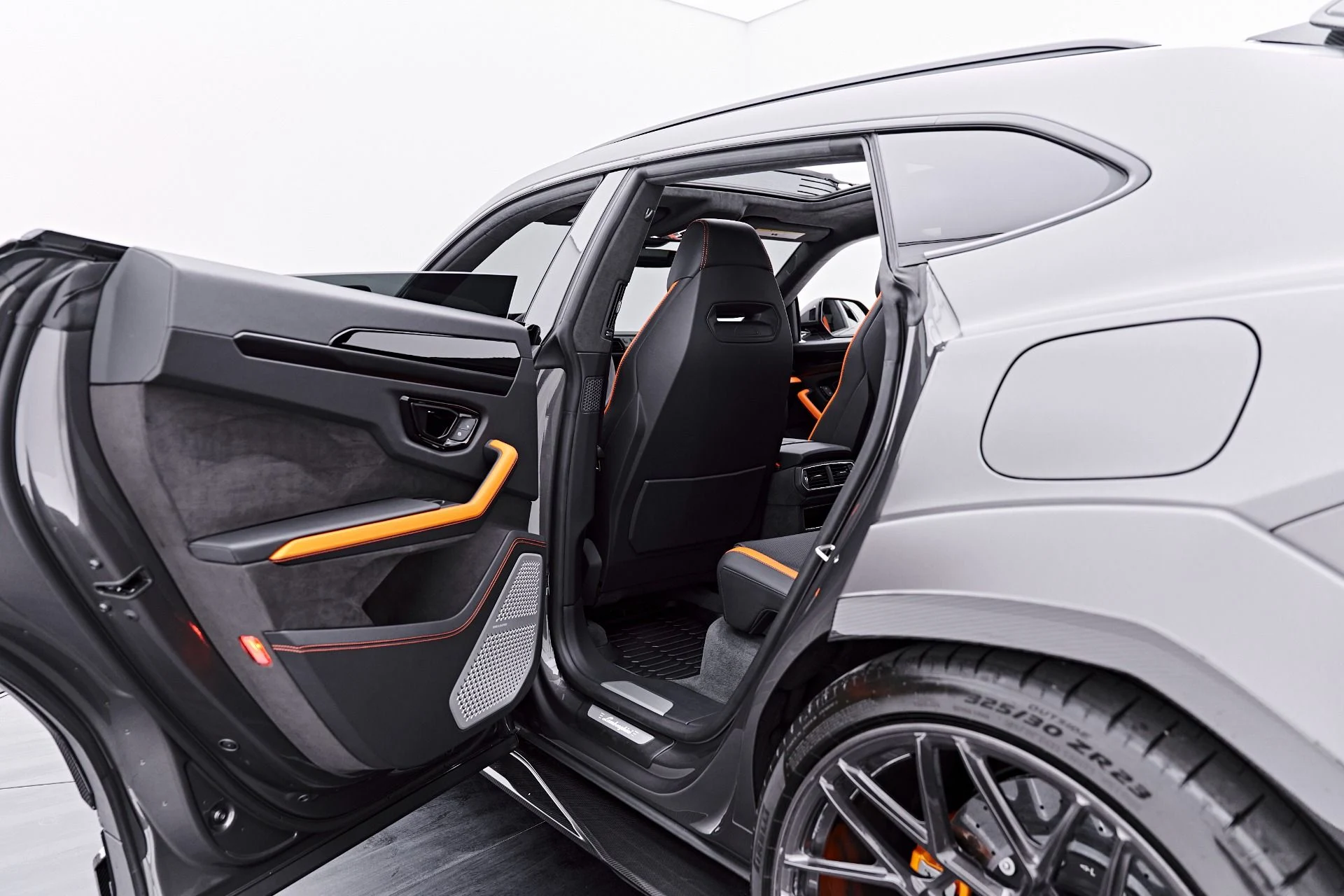 mph043_4085976686_Used_2025_Lamborghini_Urus_SE_1788282728_a423bce9d4