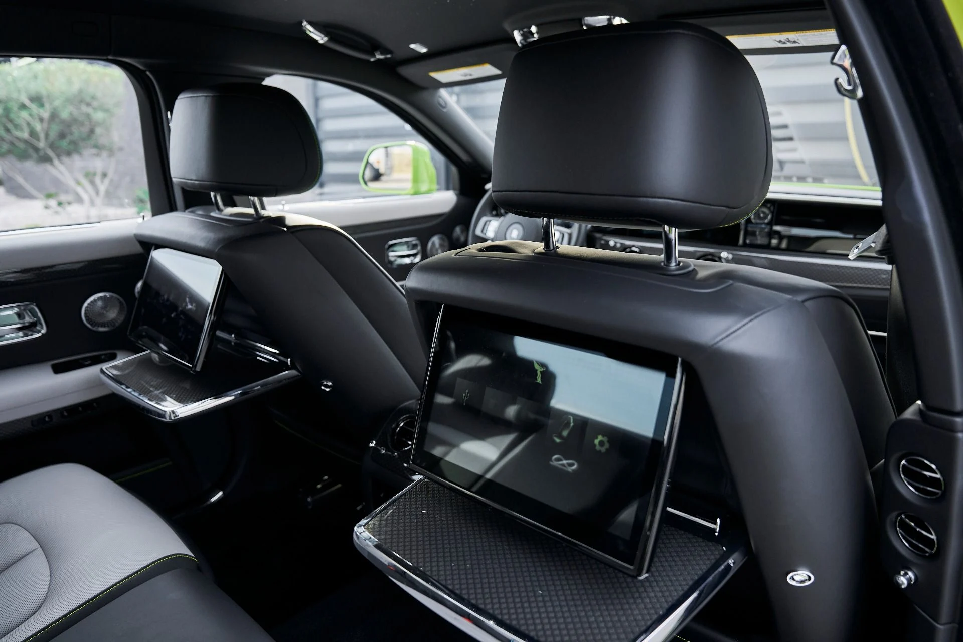 mph043_41073140_Used_2025_Rolls_Royce_Ghost_Black_Badge_1769049526_c6018c2dec