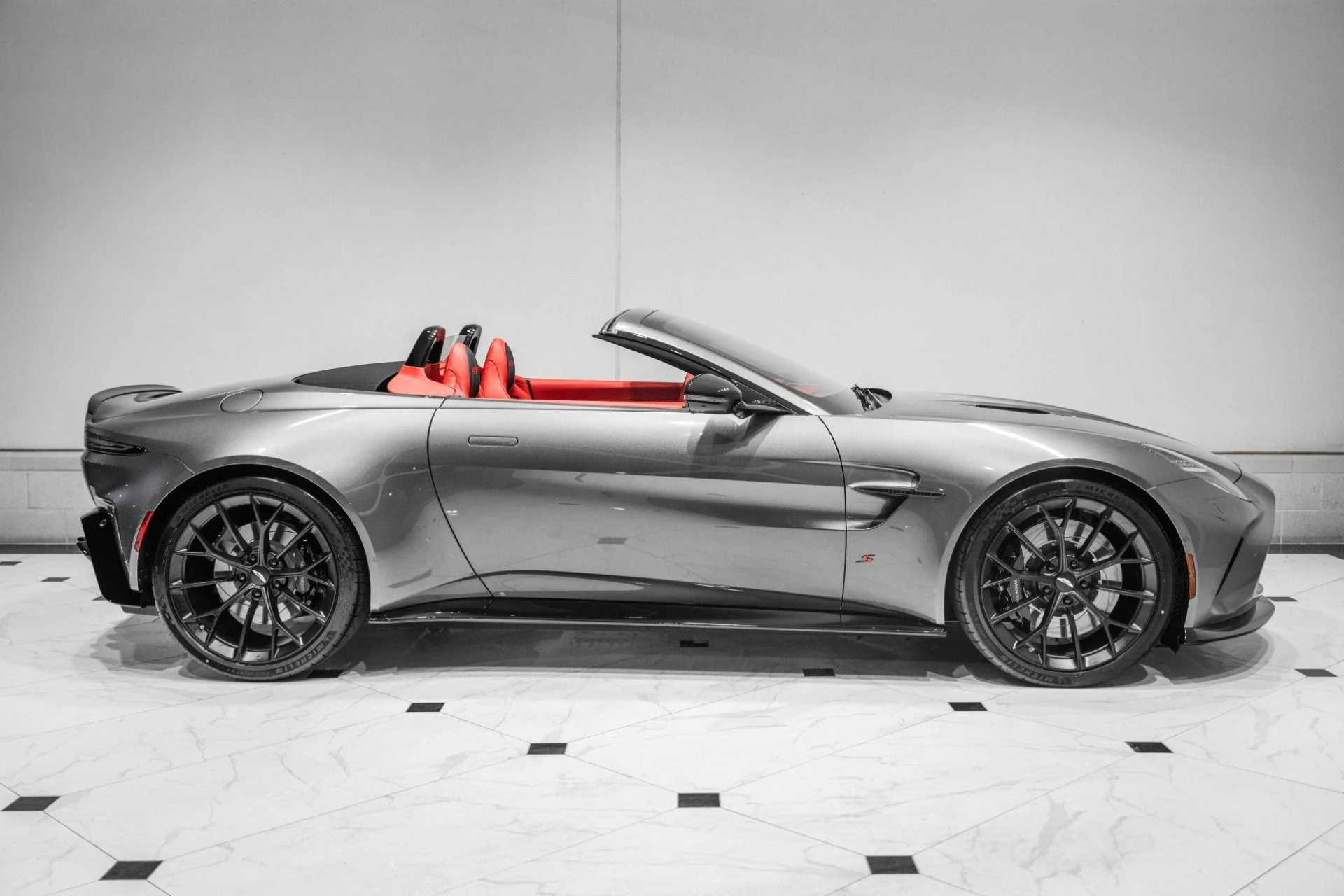 mph043_4111030489_New_2026_Aston_Martin_Vantage_S_Roadster_1781710723_7e6f304d1b