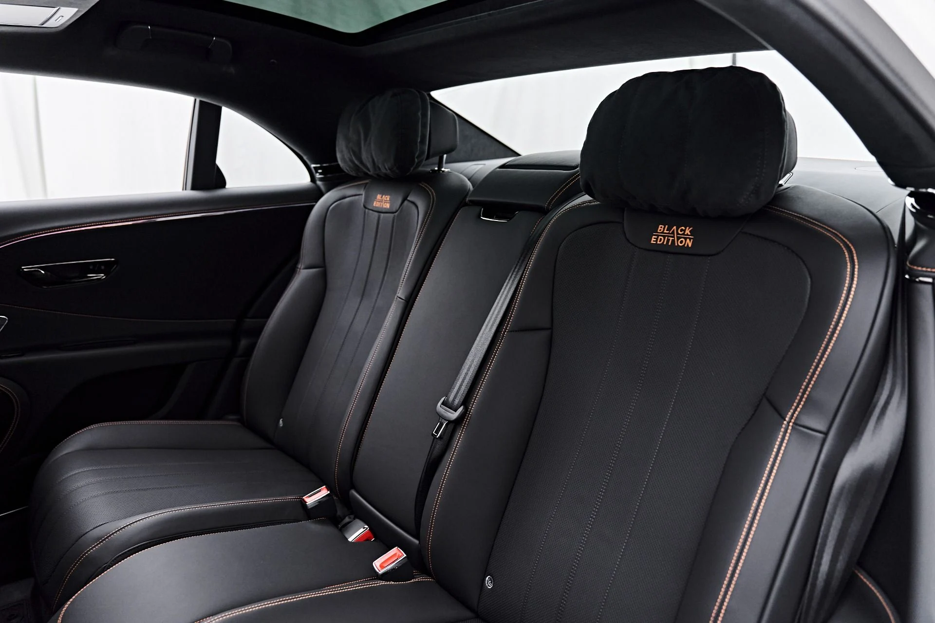 mph043_4123791042_Used_2025_Bentley_Flying_Spur_Black_Edition_1790368094_34a819f76e