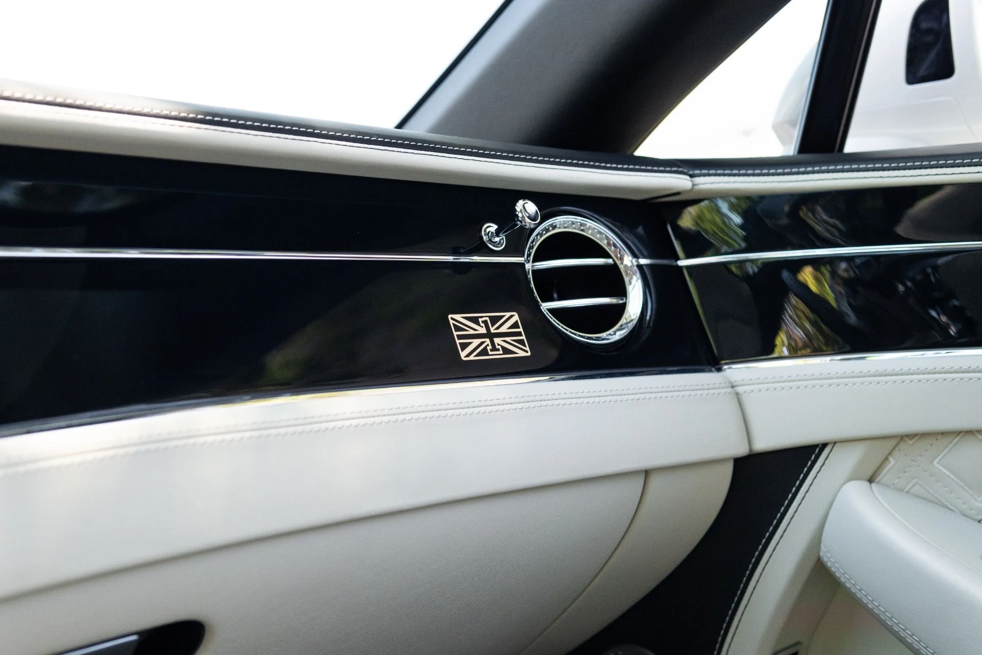 mph043_41484502_Used_2020_Bentley_Continental_GT_V8_1777404227_c21a839609