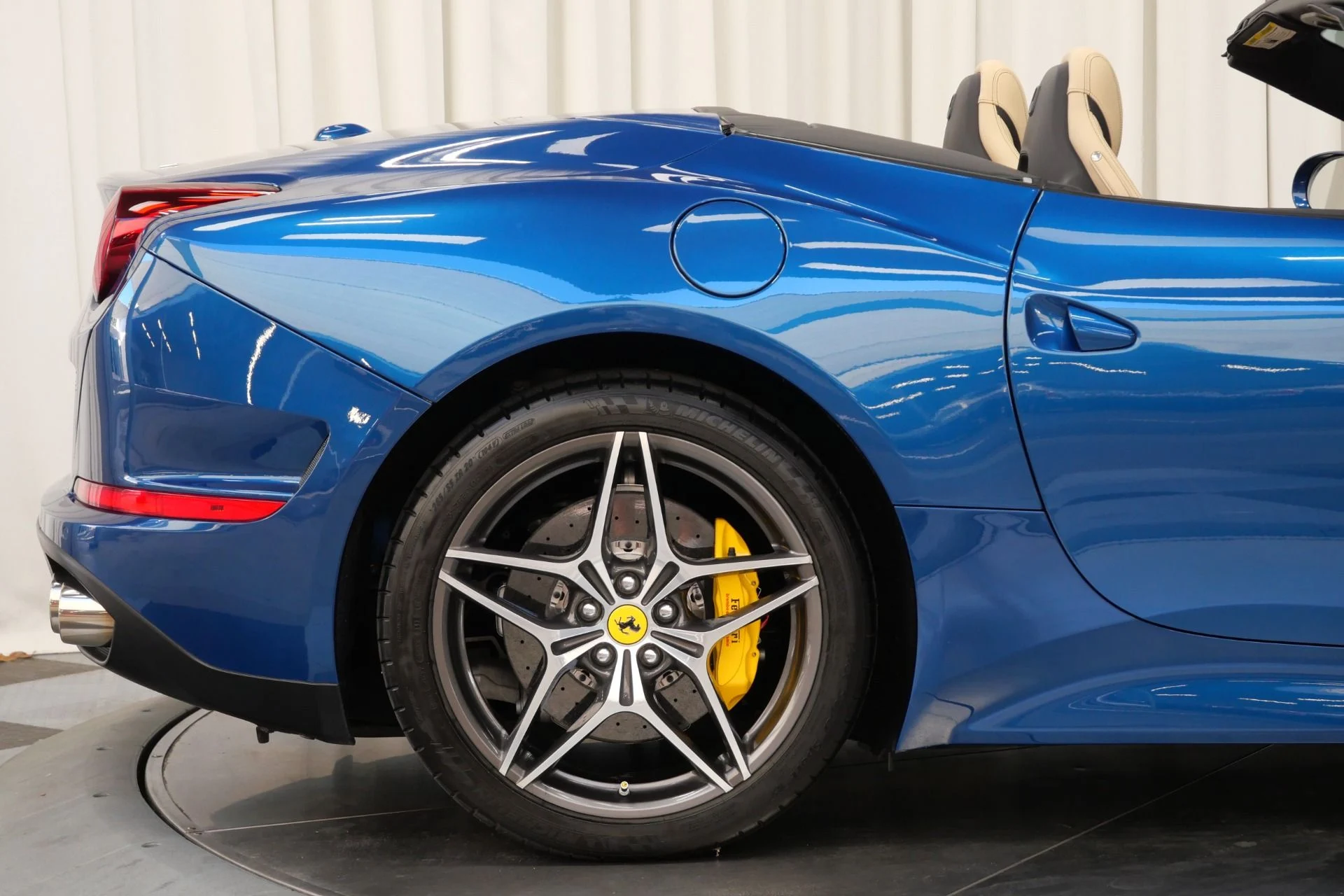 mph043_4166654917_Used_2017_Ferrari_California_T_1759252098_603eec32c5